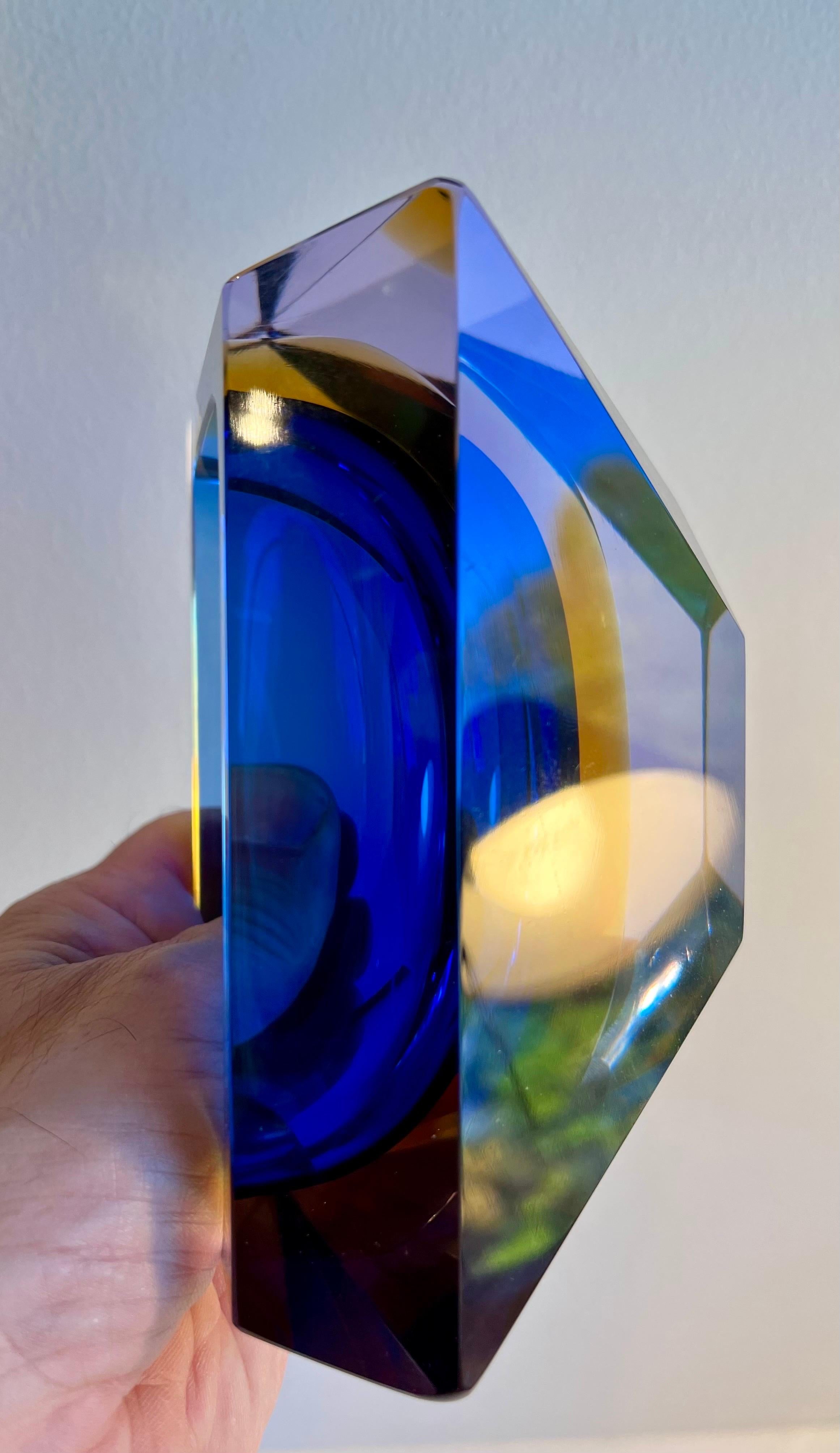 Vaso multisfaccettato in vetro di Murano blu e giallo, circa 1970 in vendita 1