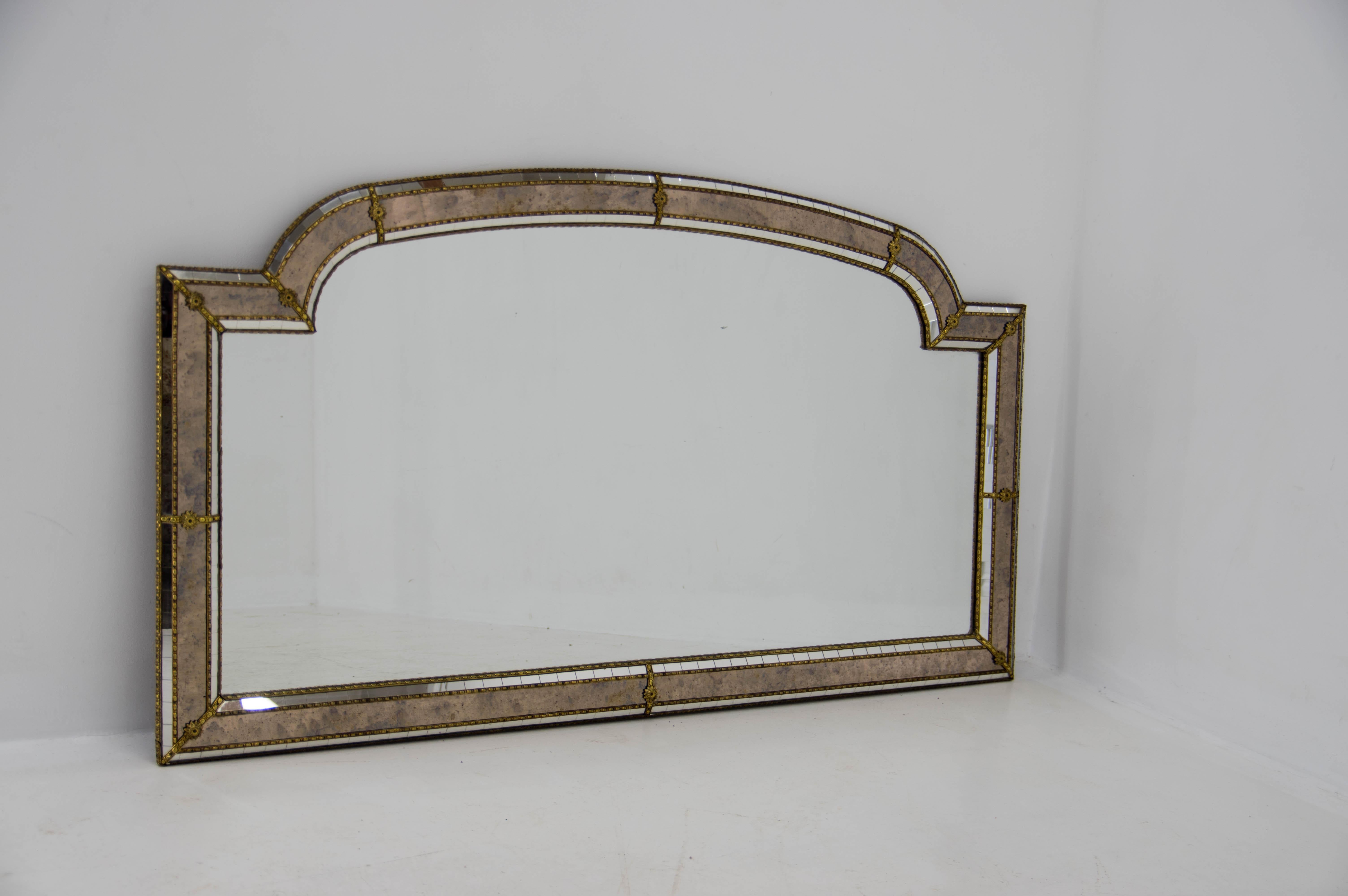 Multi-Facets Mirror with Brass Garlands, France, 1970s For Sale 1