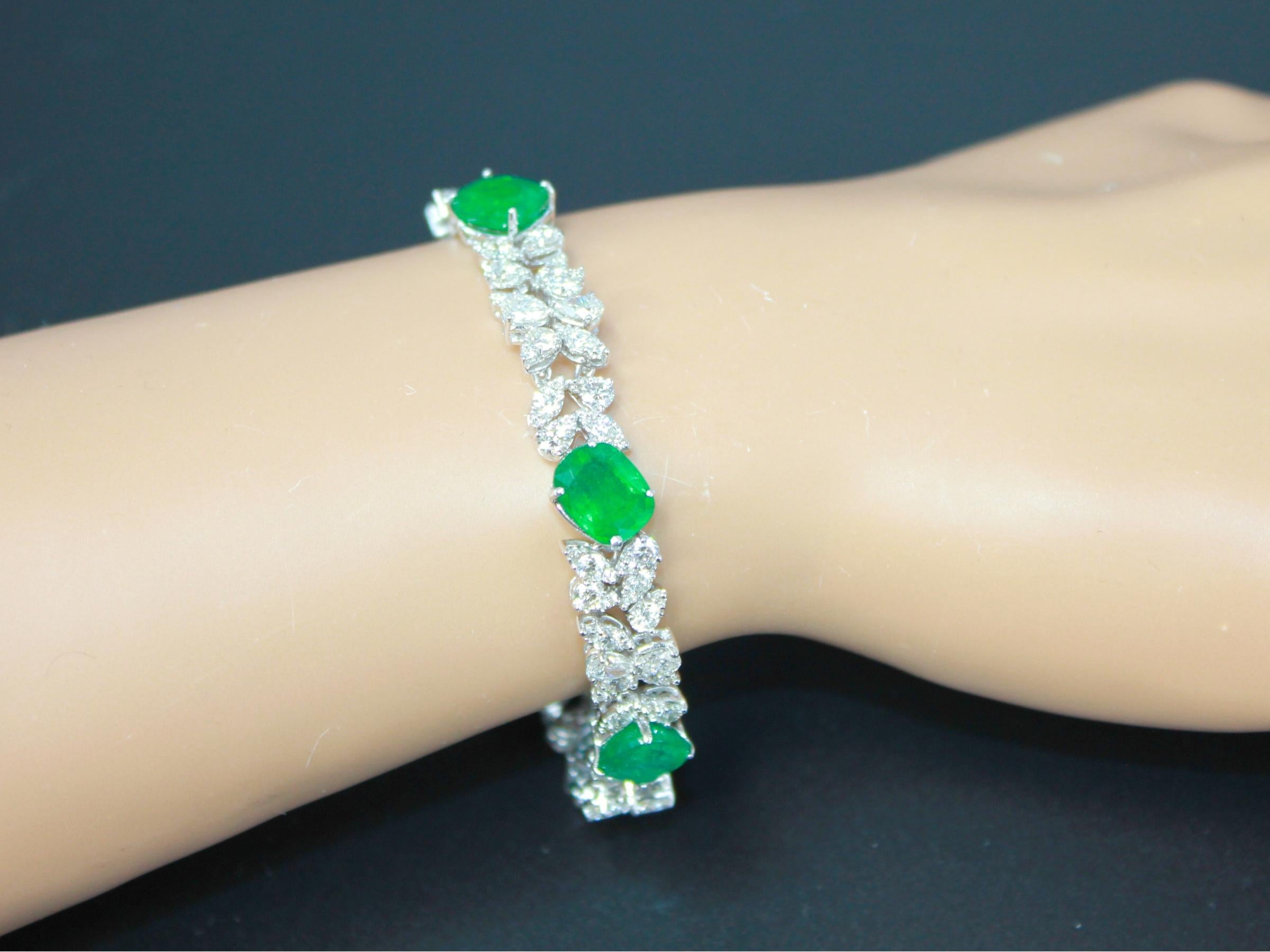 Multi Fancy Shape Green Emerald Diamond 18 Karat White Gold Tennis Bracelet For Sale 7
