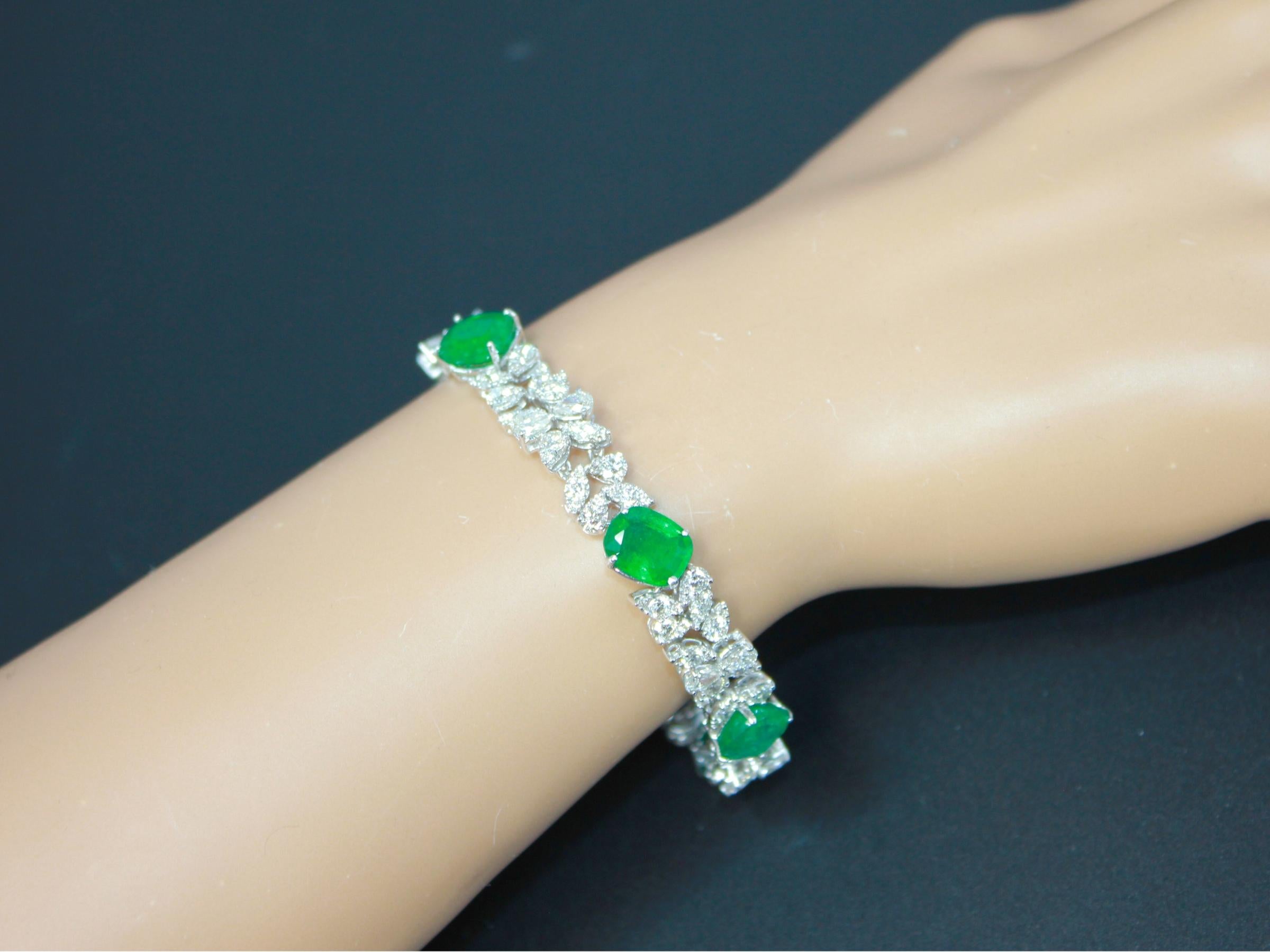 Multi Fancy Shape Green Emerald Diamond 18 Karat White Gold Tennis Bracelet For Sale 8