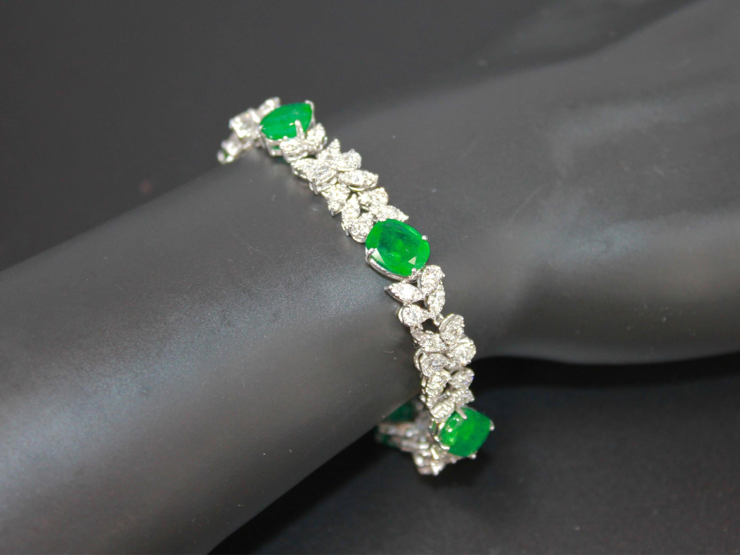 Multi Fancy Shape Green Emerald Diamond 18 Karat White Gold Tennis Bracelet For Sale 9