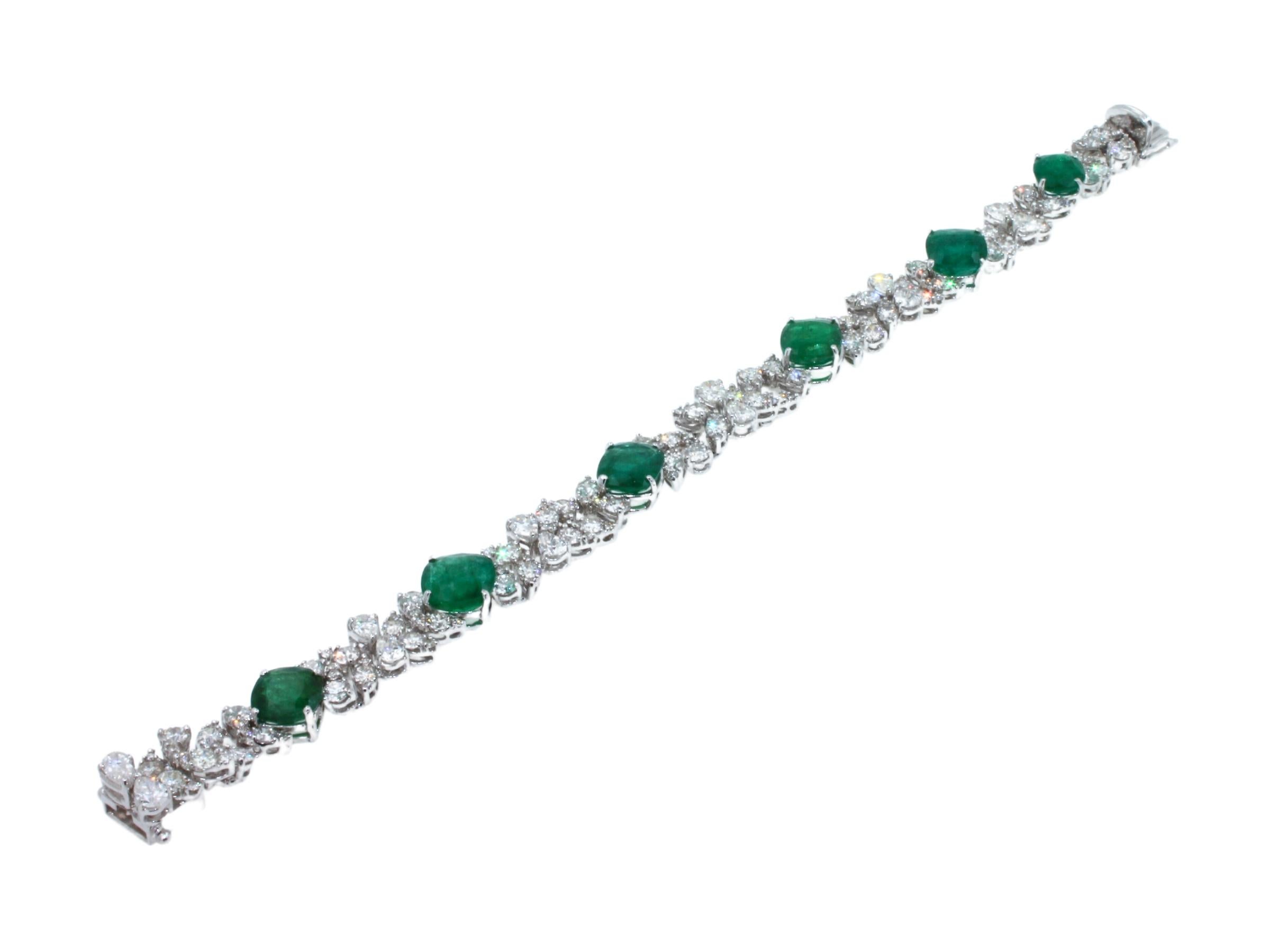Modern Multi Fancy Shape Green Emerald Diamond 18 Karat White Gold Tennis Bracelet For Sale