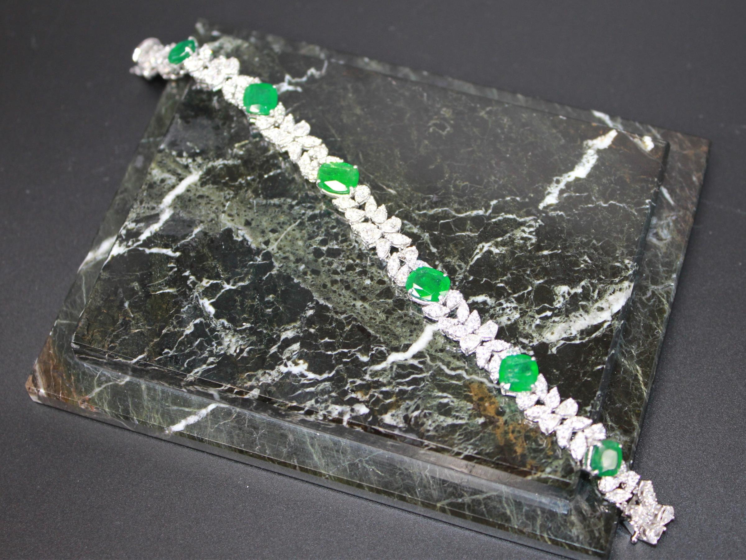 Multi Fancy Shape Green Emerald Diamond 18 Karat White Gold Tennis Bracelet For Sale 2