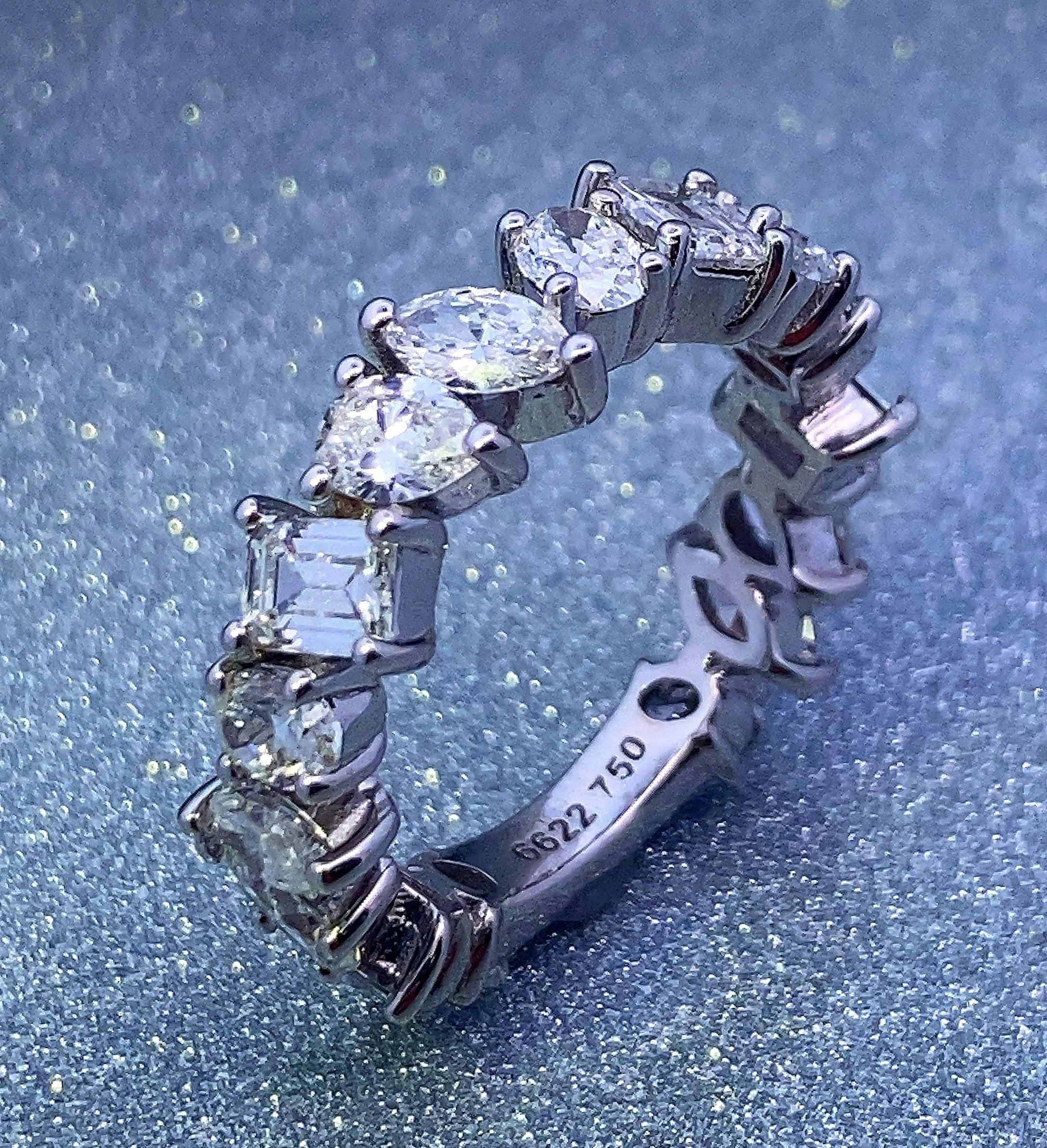 Multi Fancy Shape Natürlicher Diamant 18k Gold Eternity-Ring Multi Shape Diamant  im Zustand „Neu“ im Angebot in Los Angeles, CA