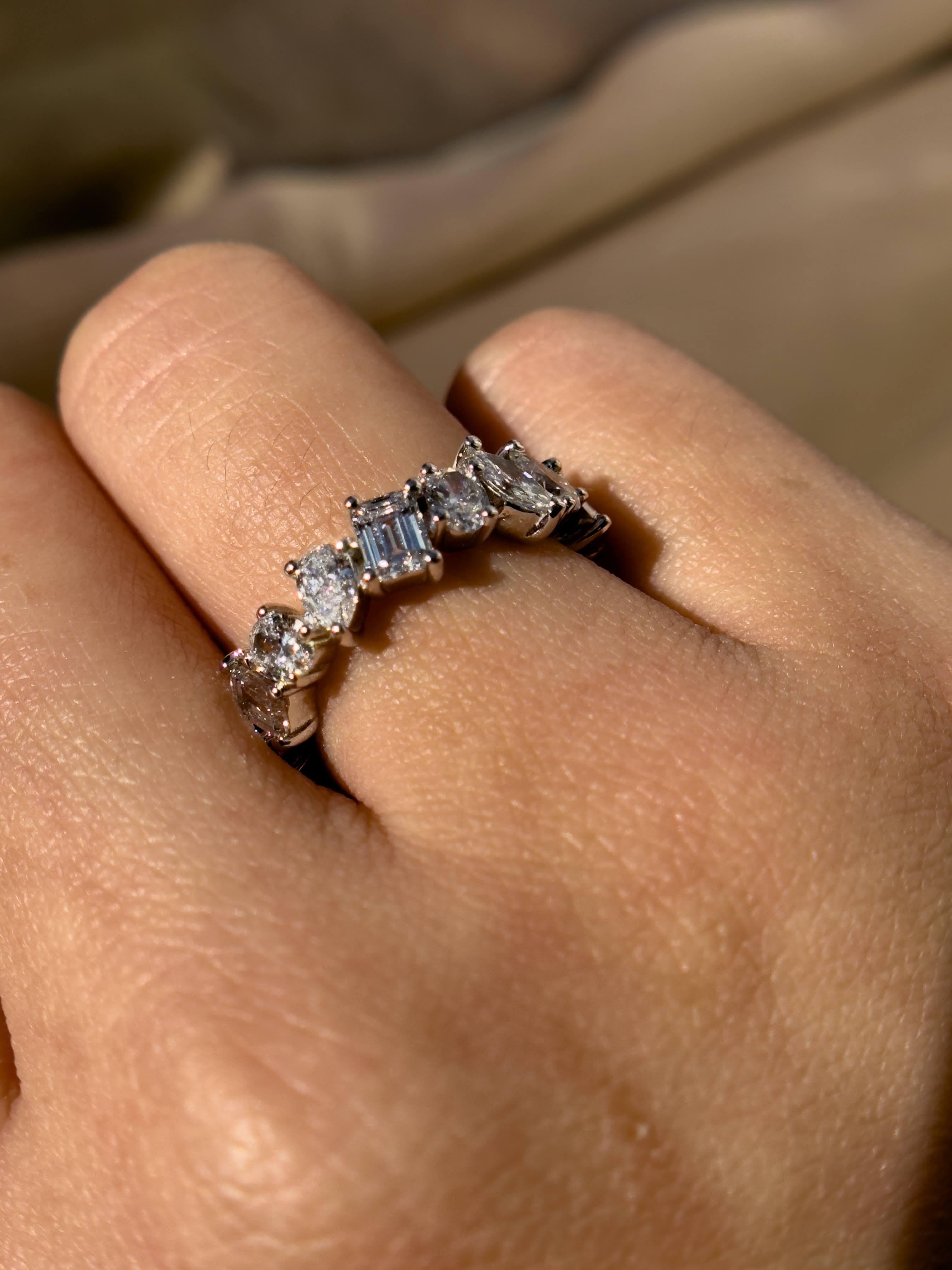 Multi Fancy Shape Natürlicher Diamant 18k Gold Eternity-Ring Multi Shape Diamant  im Angebot 1