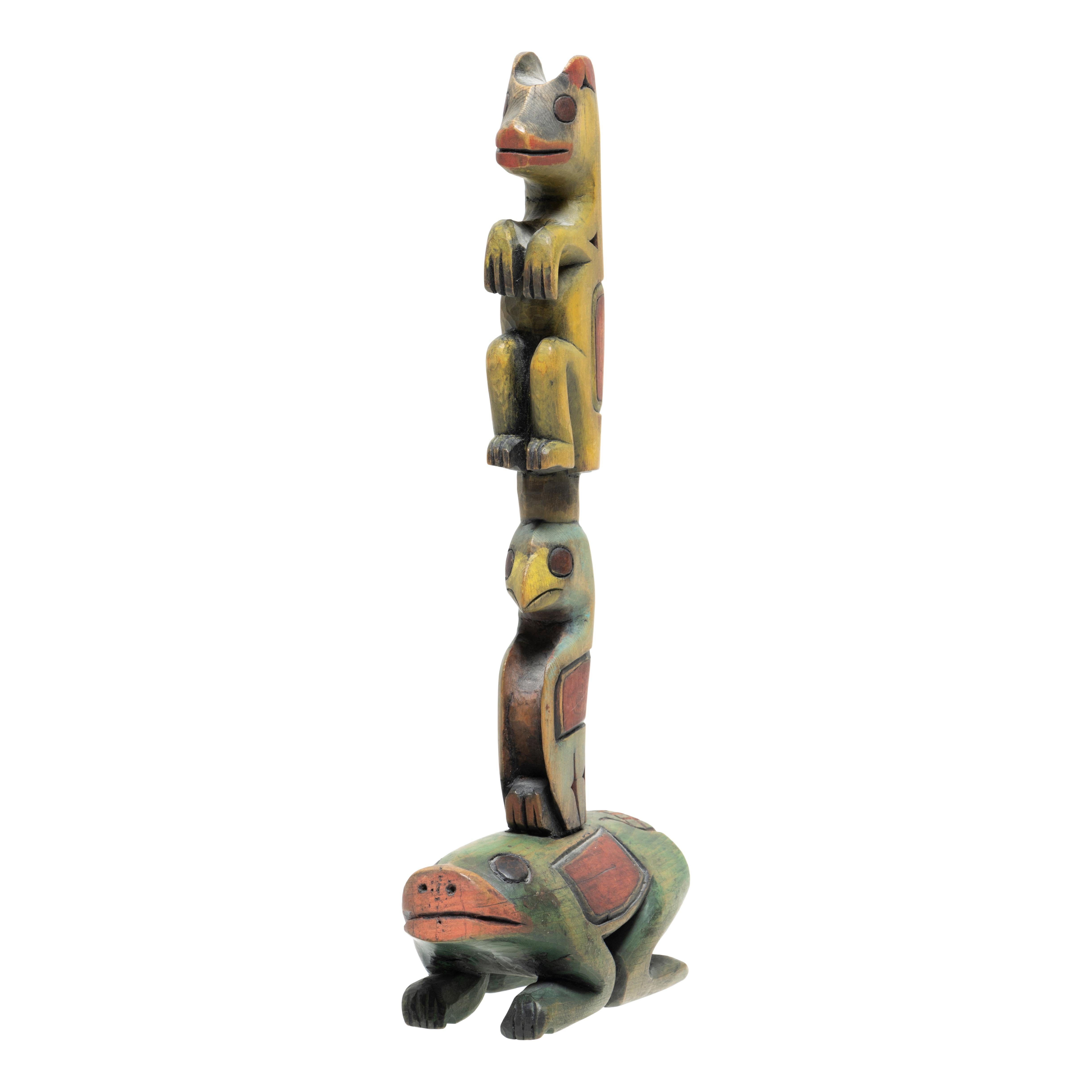 Mehrfiguriges Tlingit-Totem (Indigene Kunst (Nord-/Südamerika)) im Angebot
