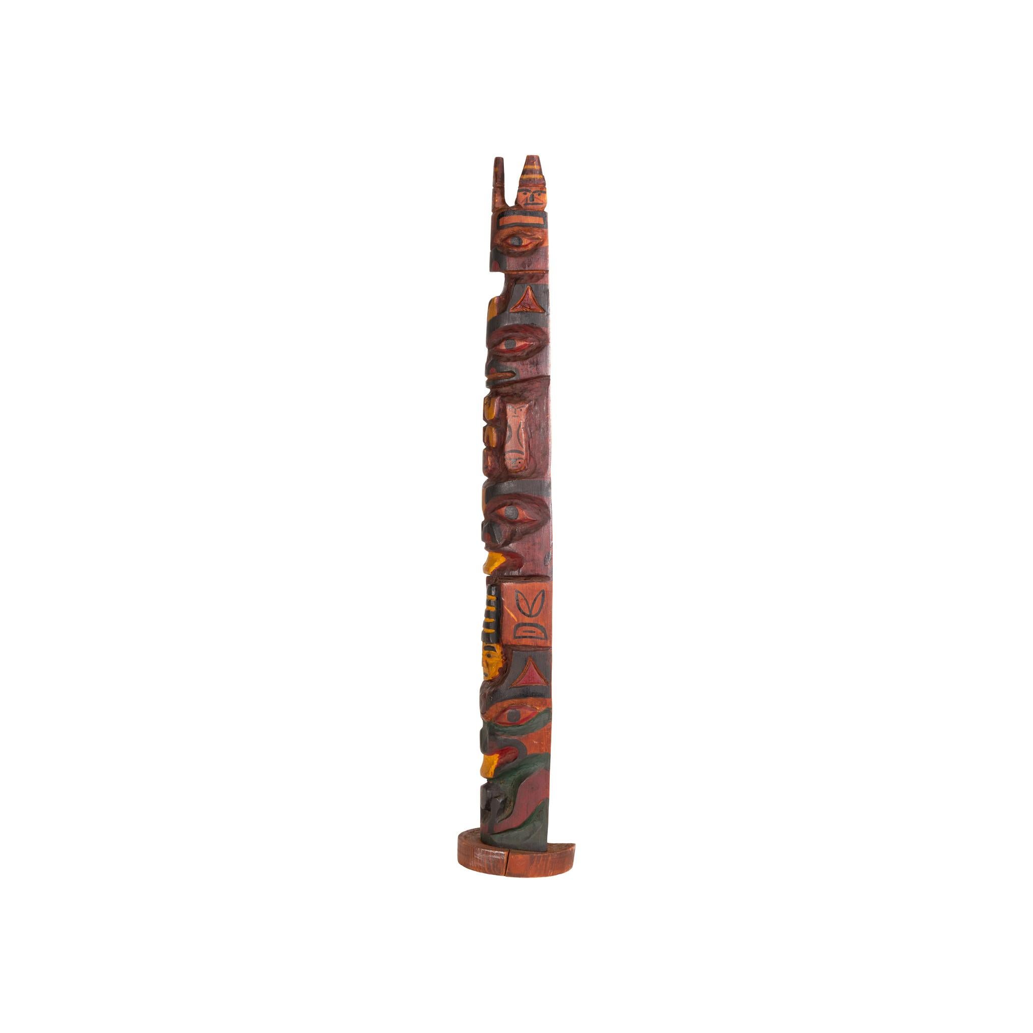 Totemstange im Haida-Stil des japanischen Künstlers Moses Alexcee (Indigene Kunst (Nord-/Südamerika)) im Angebot