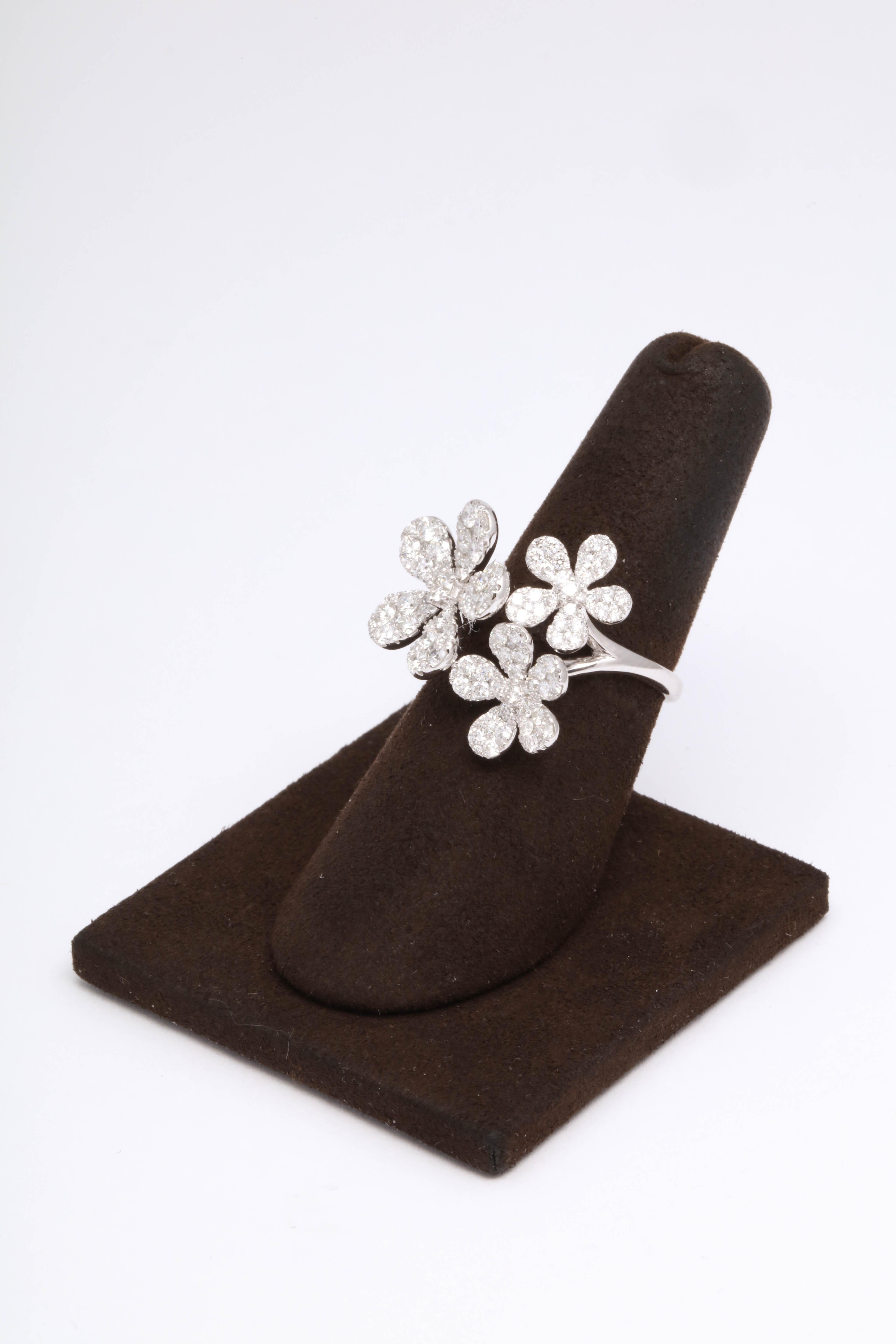 Multi Flower Diamond Ring In New Condition For Sale In New York, NY