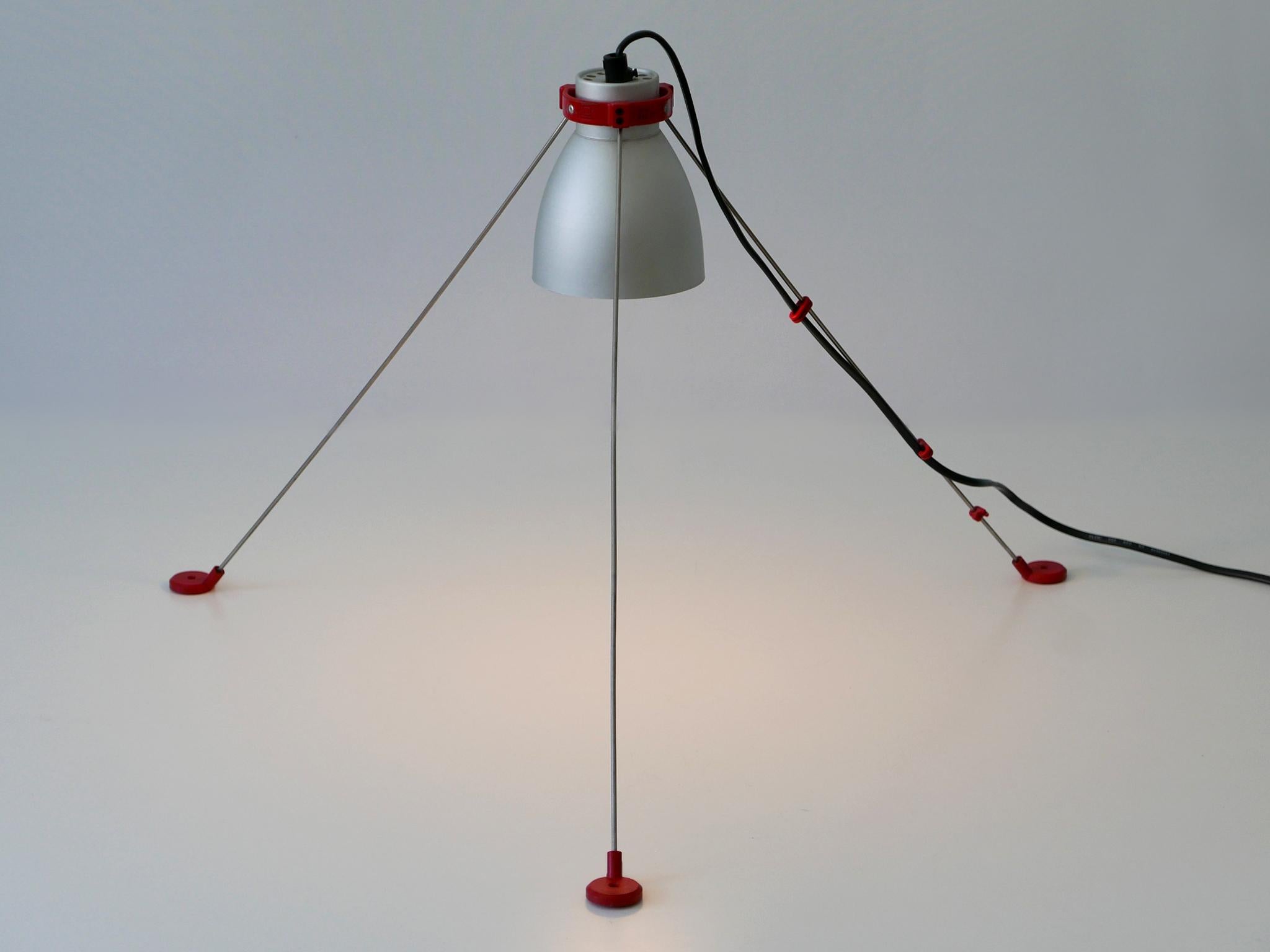Extremely rare & multi-functional table / floor / wall or ceiling lamp 'Grifo'. Designed by G.H. Tew for Artemide, Italy, 1980s.

Executed in aluminium, metal and plastic, the table lamp comes with 1 x E27 / 26 Edison screw fit bulb holder, is