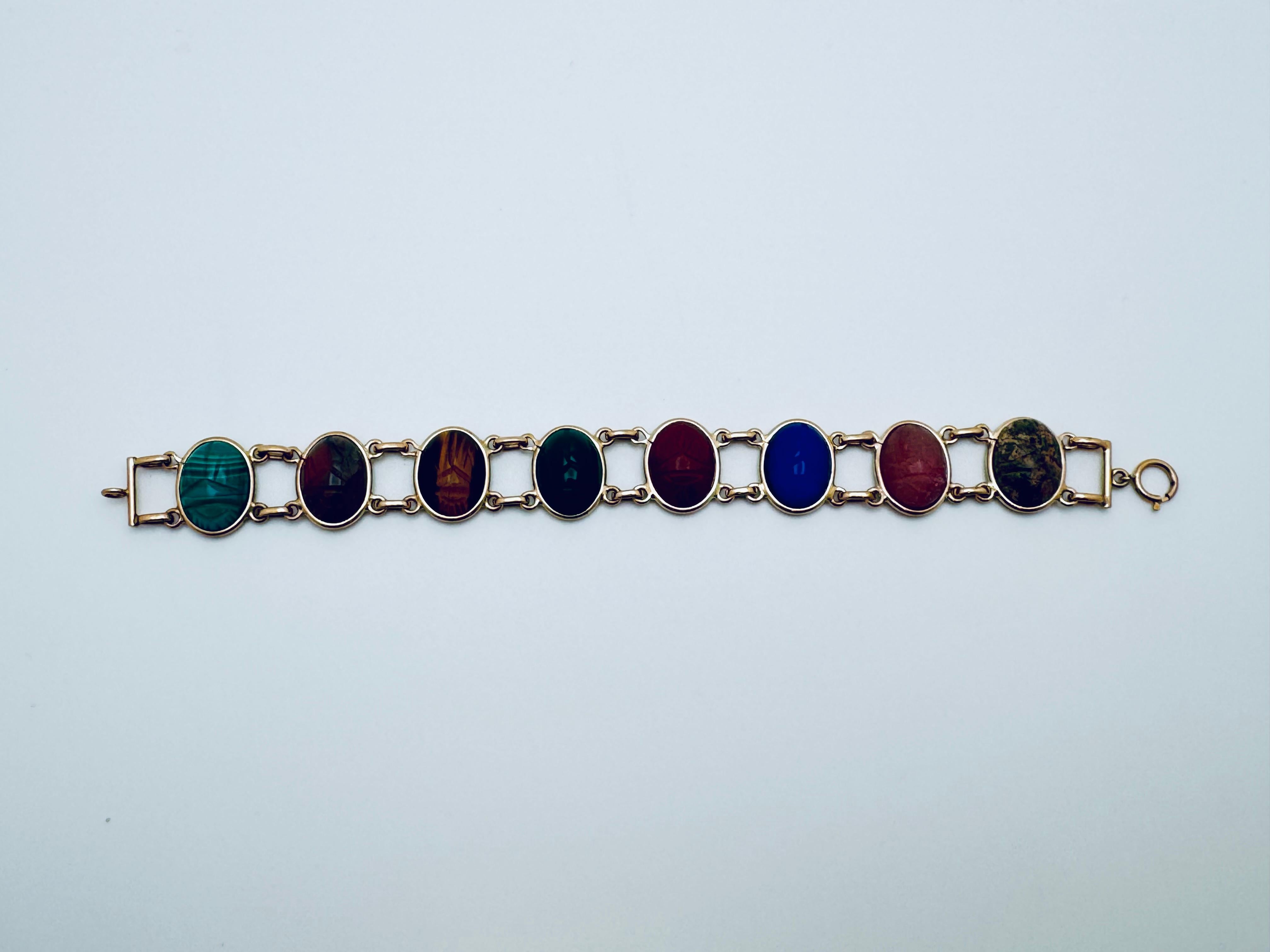 Pulsera Escarabajo Grabada Multi-Gemas Art Decó en venta