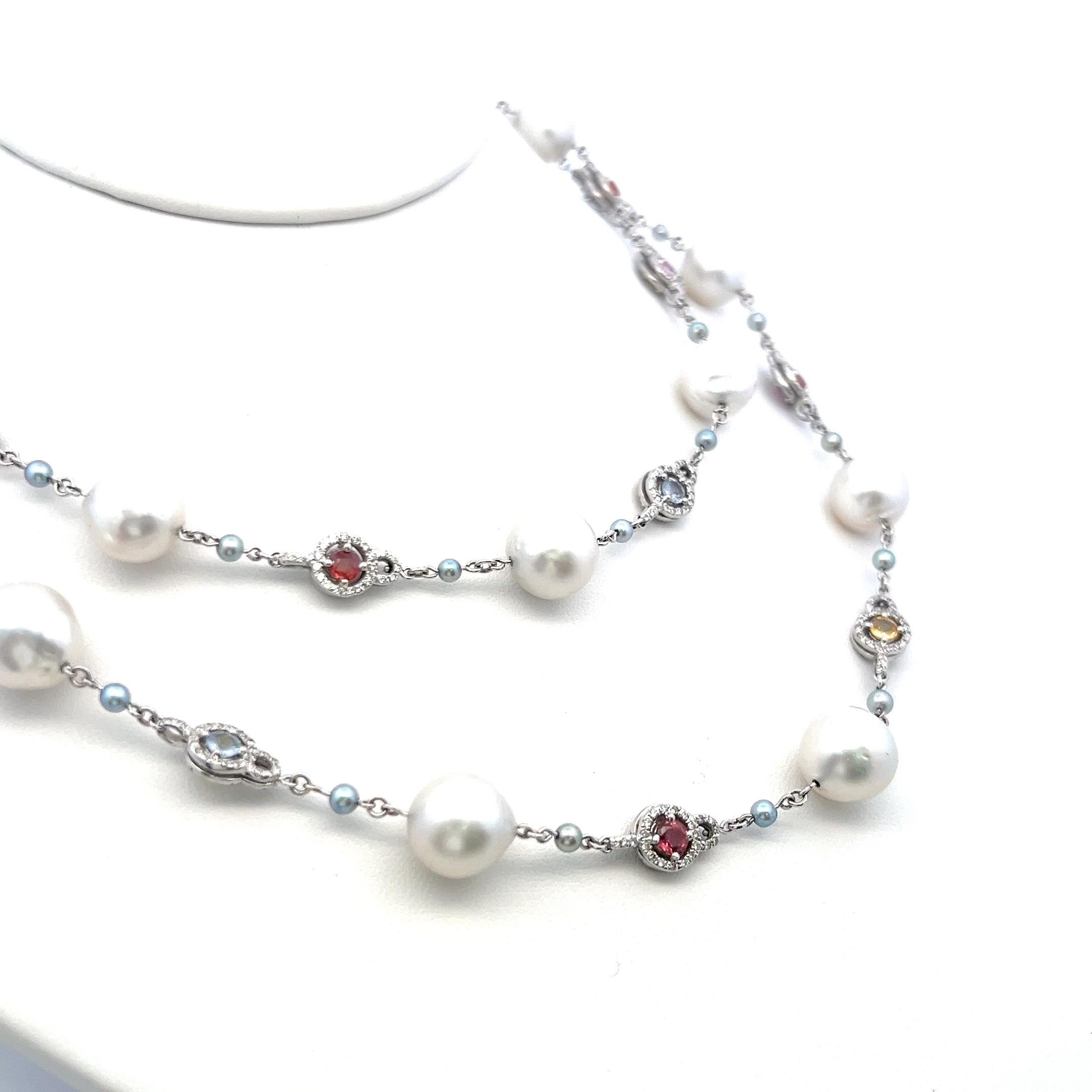 Taglio rotondo Collana Station con perle multiple in oro bianco 18 carati e accenti di diamanti 1,56 carati in vendita