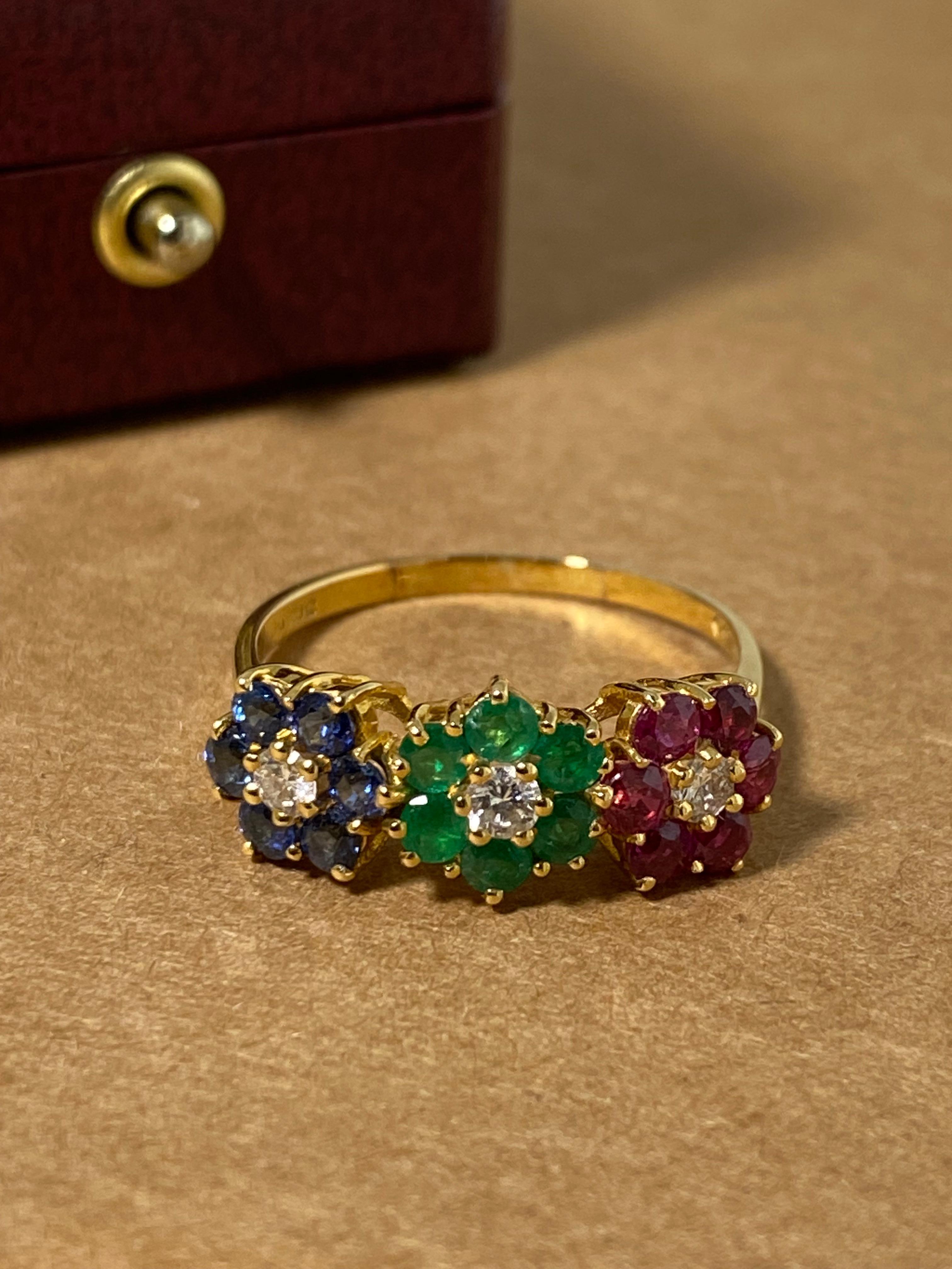 Anello multi gemma a tre margherite con rubino, smeraldo, zaffiro, diamante, oro 18 carati 4