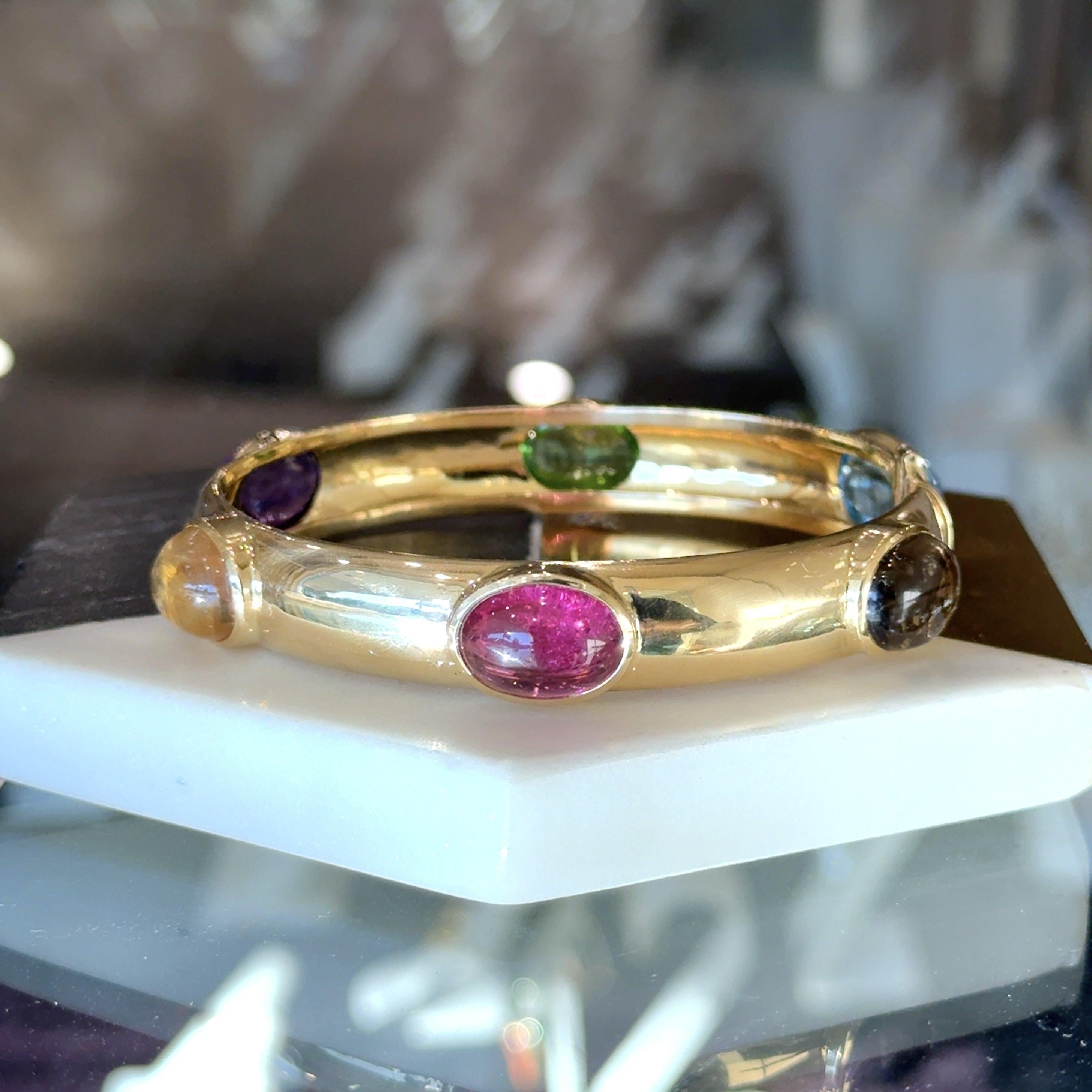 Multi Gemstone 18K Gold Hinged Bangel Bracelet 42 Grams In Good Condition For Sale In Los Angeles, CA