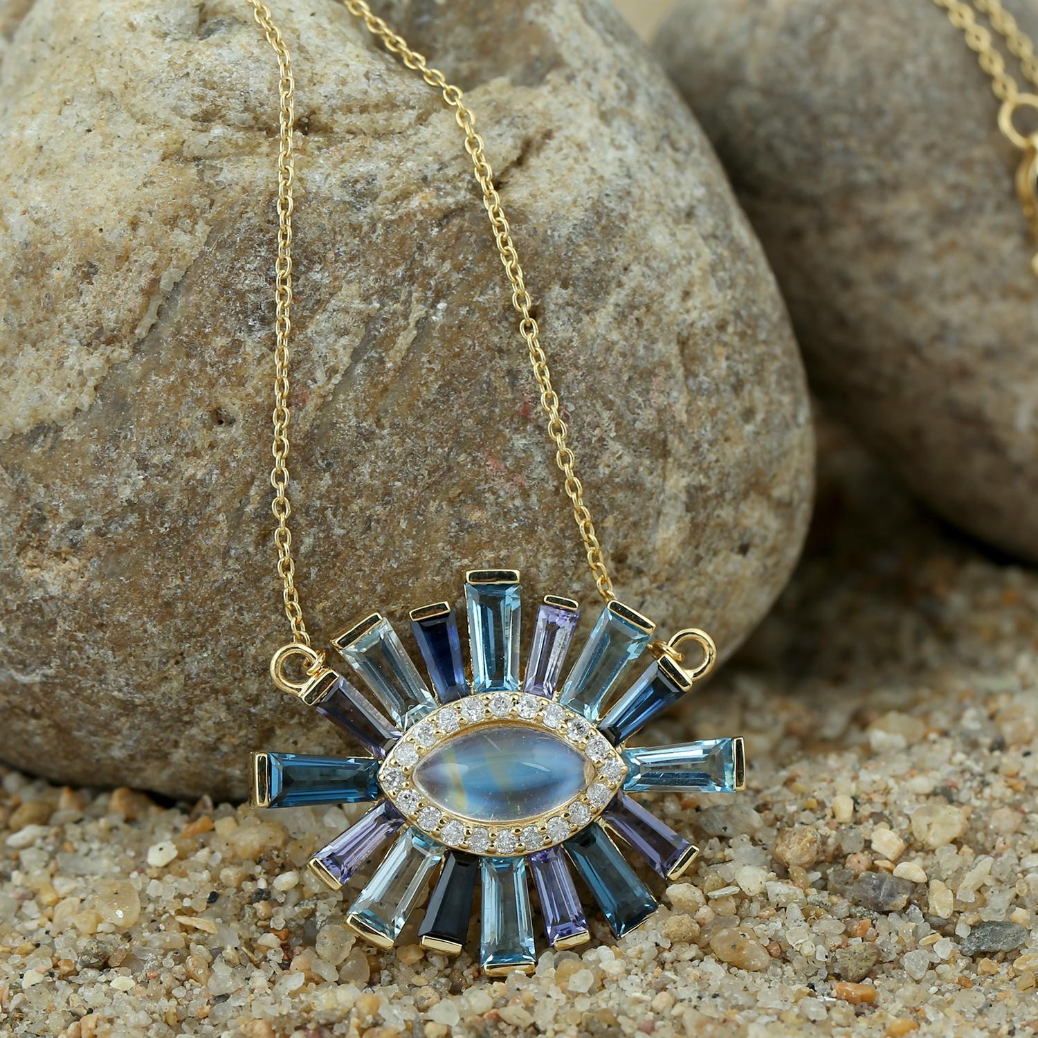 Artigiano Collana con ciondolo multi gemma a forma di baguette con diamanti in oro 18 carati in vendita