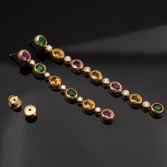 Asymmetrische Tropf-Ohrringe aus 18-karätigem Gelbgold mit mehreren Edelsteinen und Diamanten