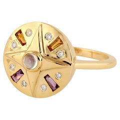 Bague en or jaune 18 carats avec plusieurs pierres précieuses et diamants en forme d'étoile au centre
