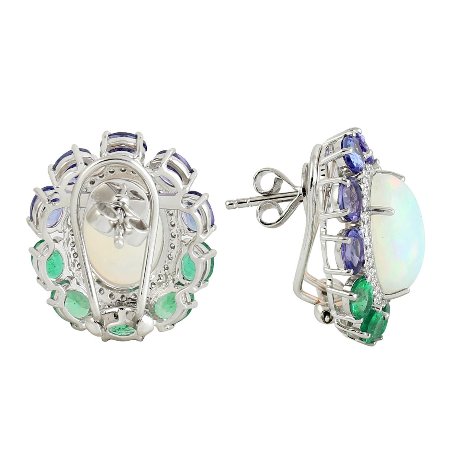 Mehrsteinige Ohrringe mit Opal und Diamanten aus 18 Karat Gold mit Edelsteinen (Gemischter Schliff) im Angebot