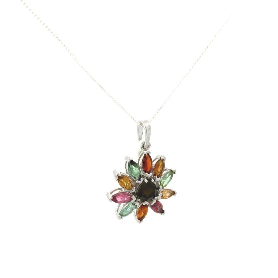 Multi Edelstein verkrustete Blume Anhänger in  Sterling Silber für Jahrestag Geschenk (Art nouveau) im Angebot