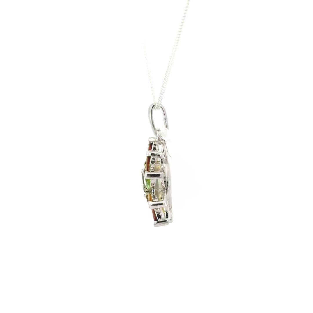 Ciondolo in argento sterling con fiore incrostato di pietre multiple per un regalo di anniversario in vendita 1