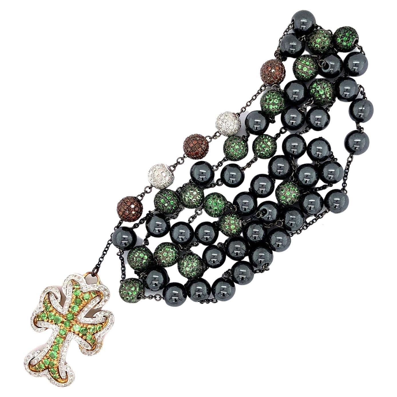 Collier de perles multi pierres et diamants pavés avec pendentif croix