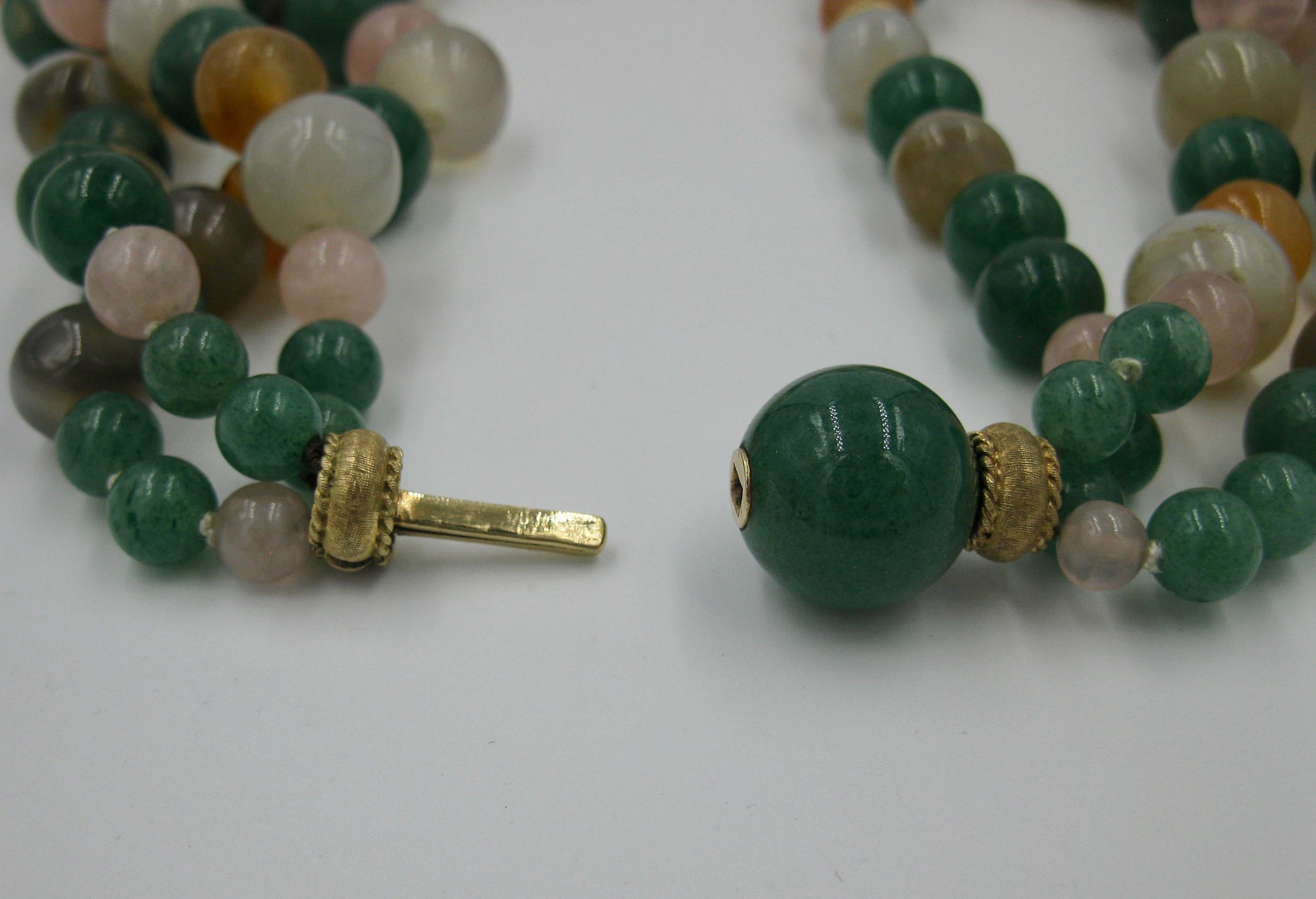 Collier de perles en or 14 carats à 3 brins, multi-pierres, style rétro et moderne, milieu du siècle dernier en vente 3