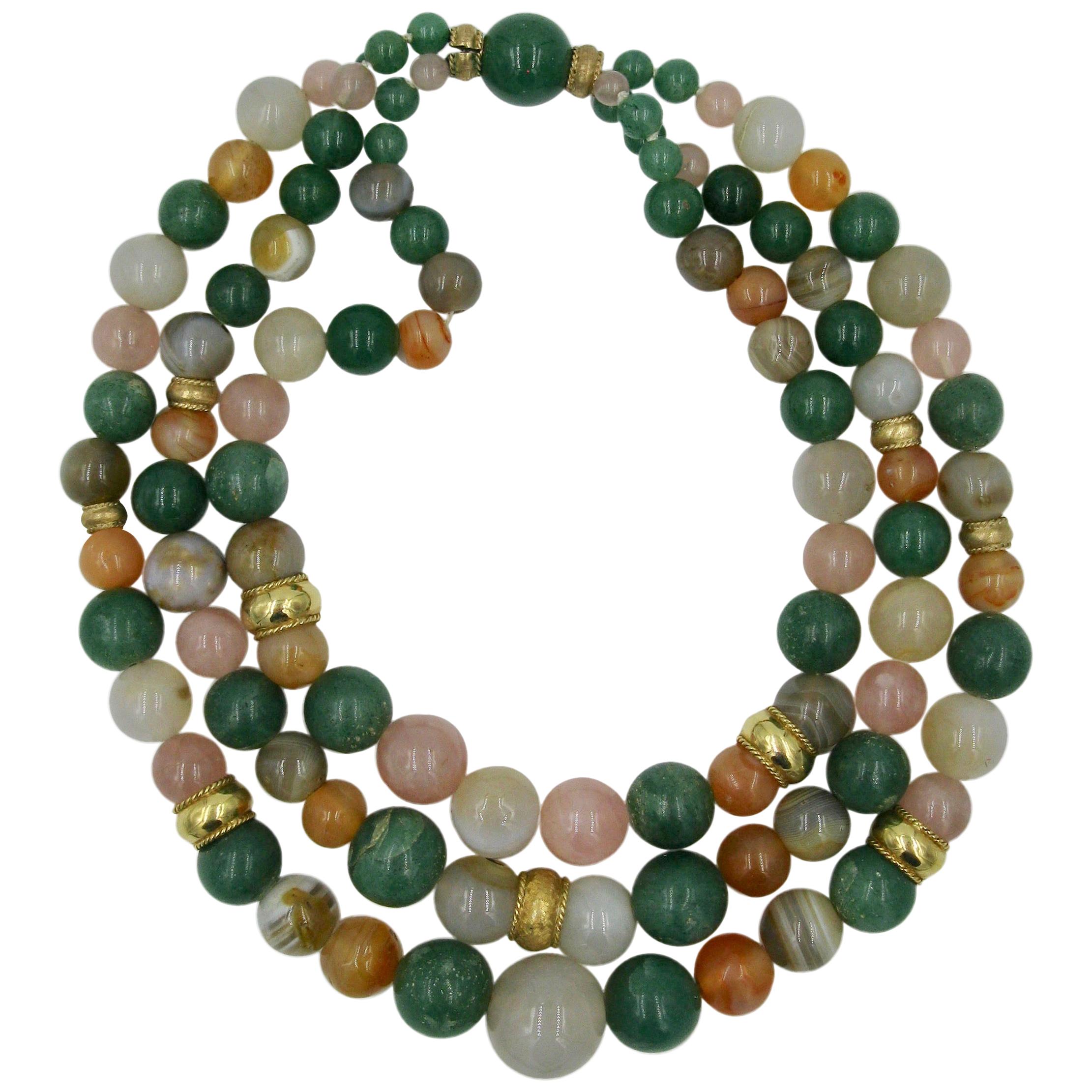 Collier de perles en or 14 carats à 3 brins, multi-pierres, style rétro et moderne, milieu du siècle dernier en vente