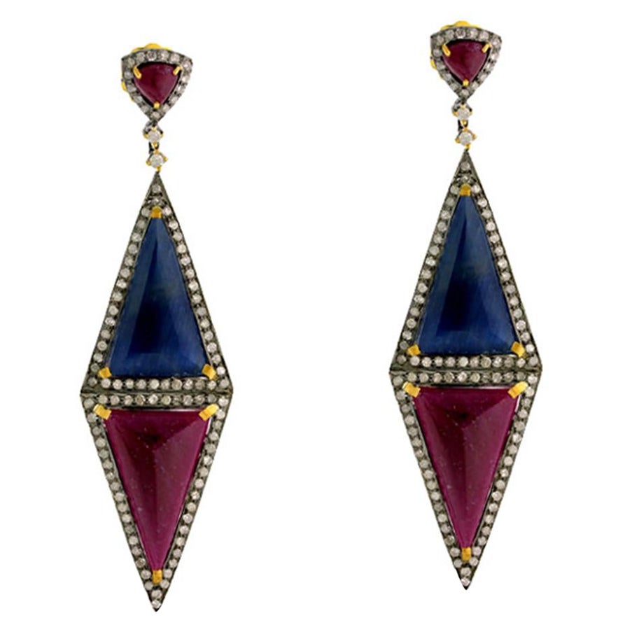 Boucles d'oreilles pendantes en forme de losange avec diamants en or 18k et argent en vente