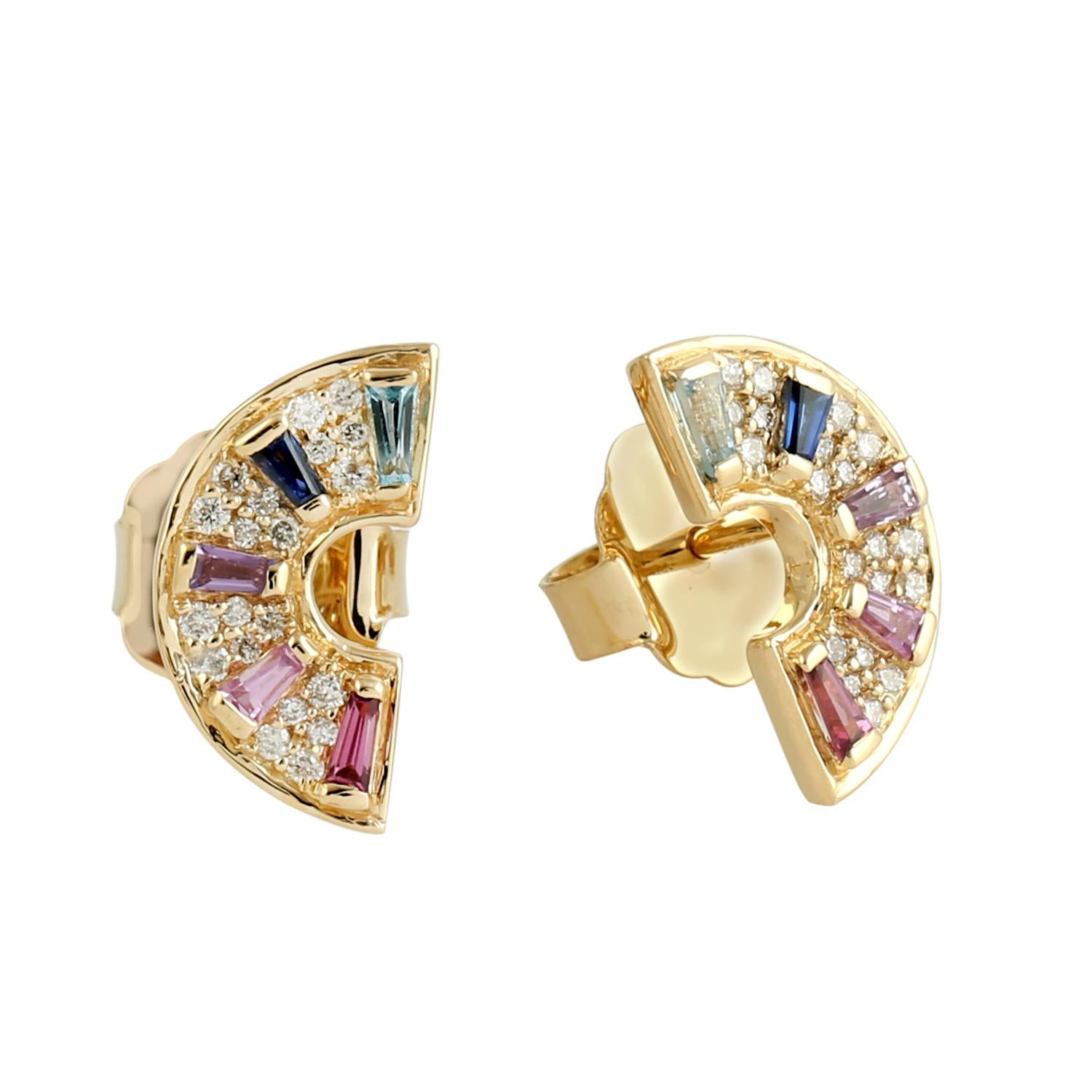 Mehrsteinige Ohrstecker mit Diamanten aus 18 Karat Gelbgold mit Diamanten (Gemischter Schliff) im Angebot