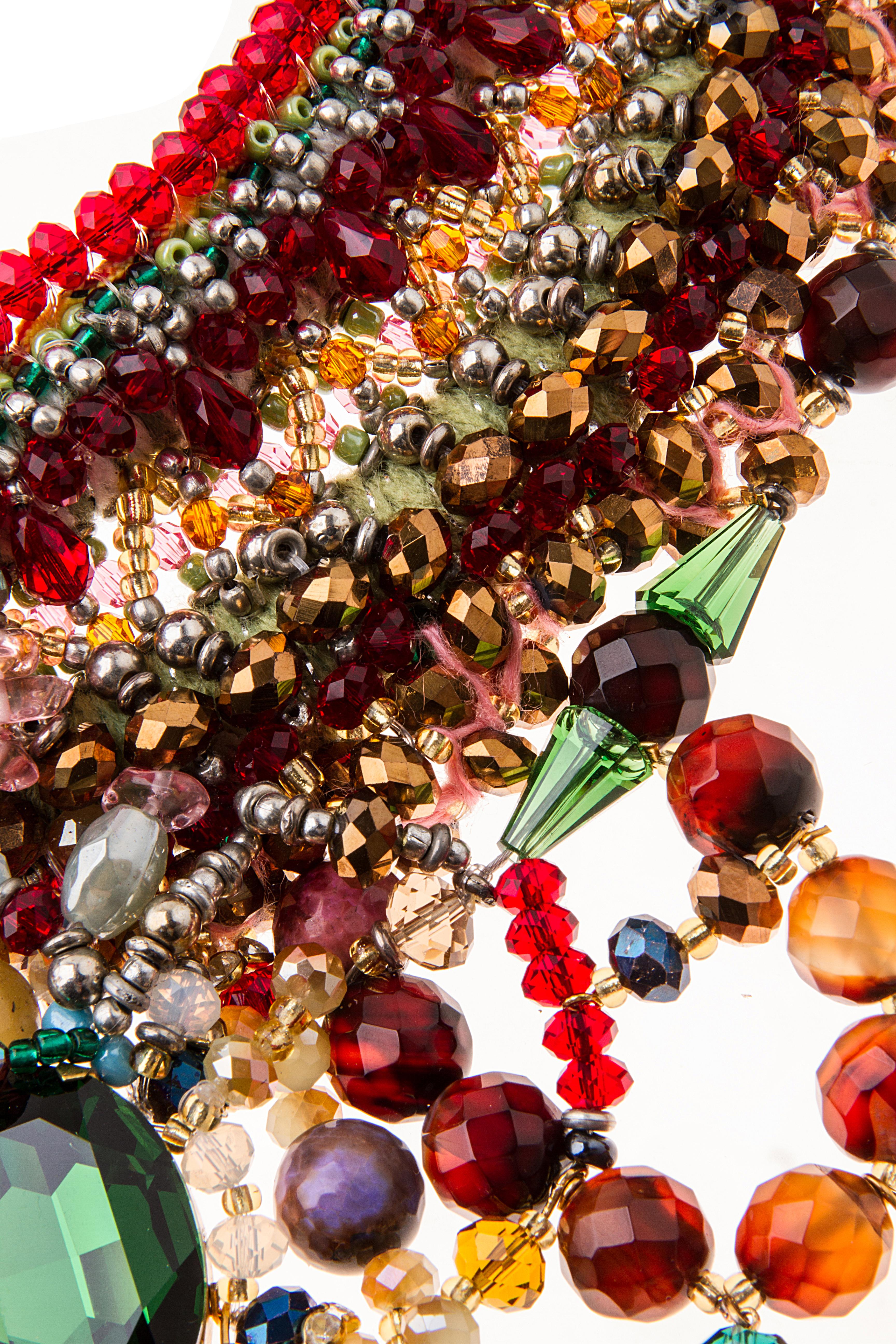 What is more luxurious than adorning your beautiful body with an impressive, one-of-a-kind collar design, full of life and colour, inspired by a lifelong and heartfelt love for creativity?
This necklace features a striking combination of gemstones