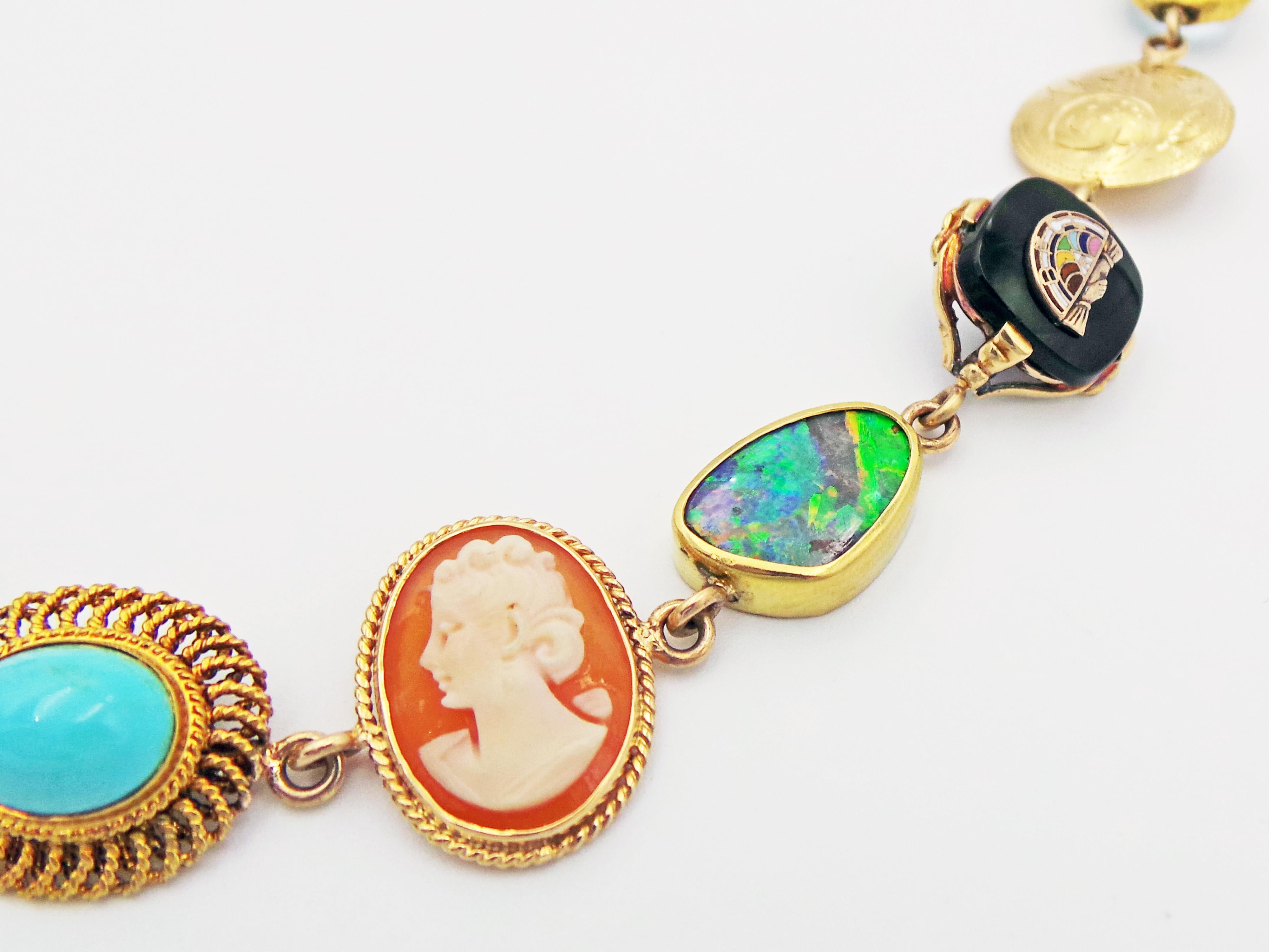 Mehr Edelsteine, Vintage-Anhänger und antike Münze böhmische Halskette im Zustand „Neu“ im Angebot in Naples, FL