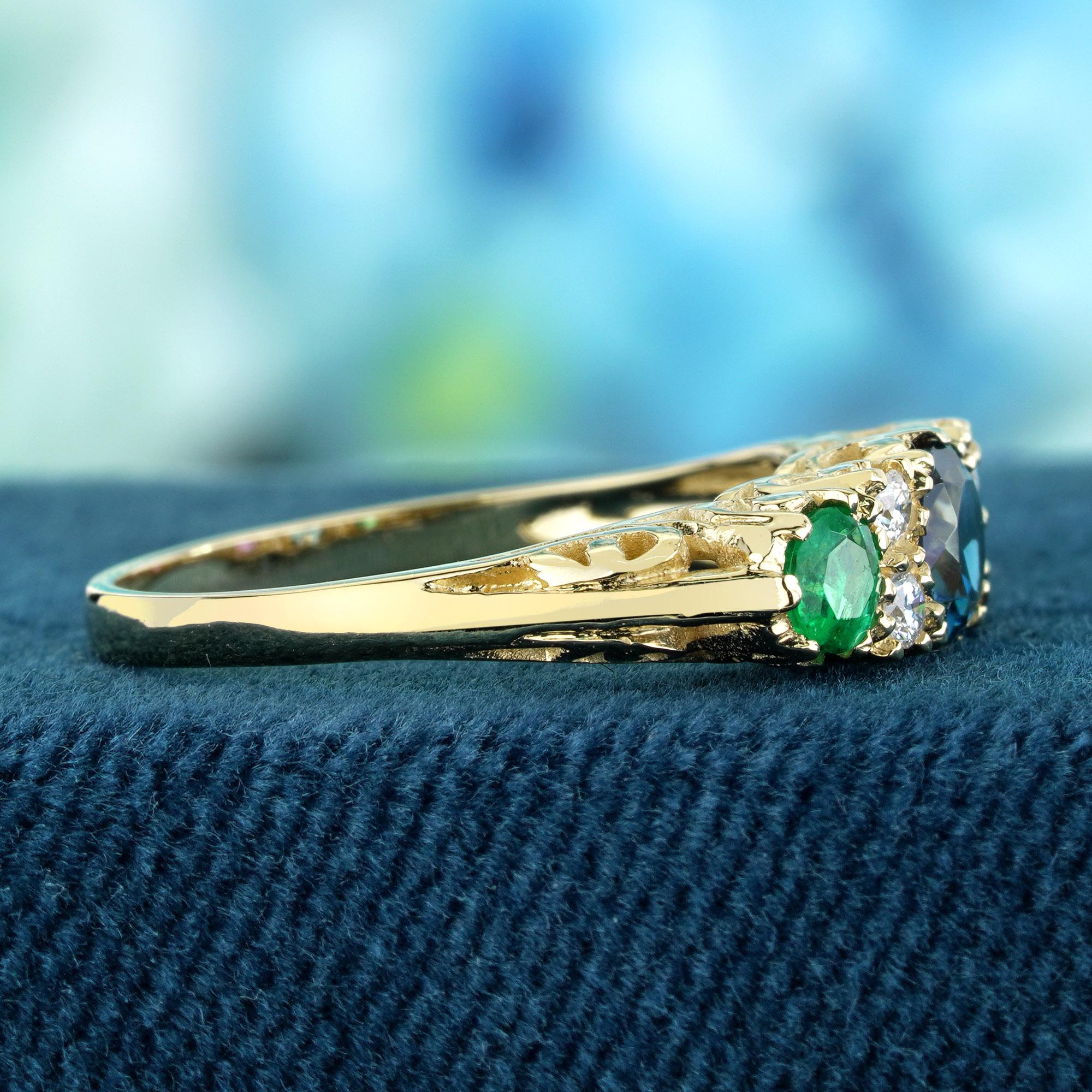 Taille ronde Bague vintage à trois pierres en or jaune massif 9 carats en vente