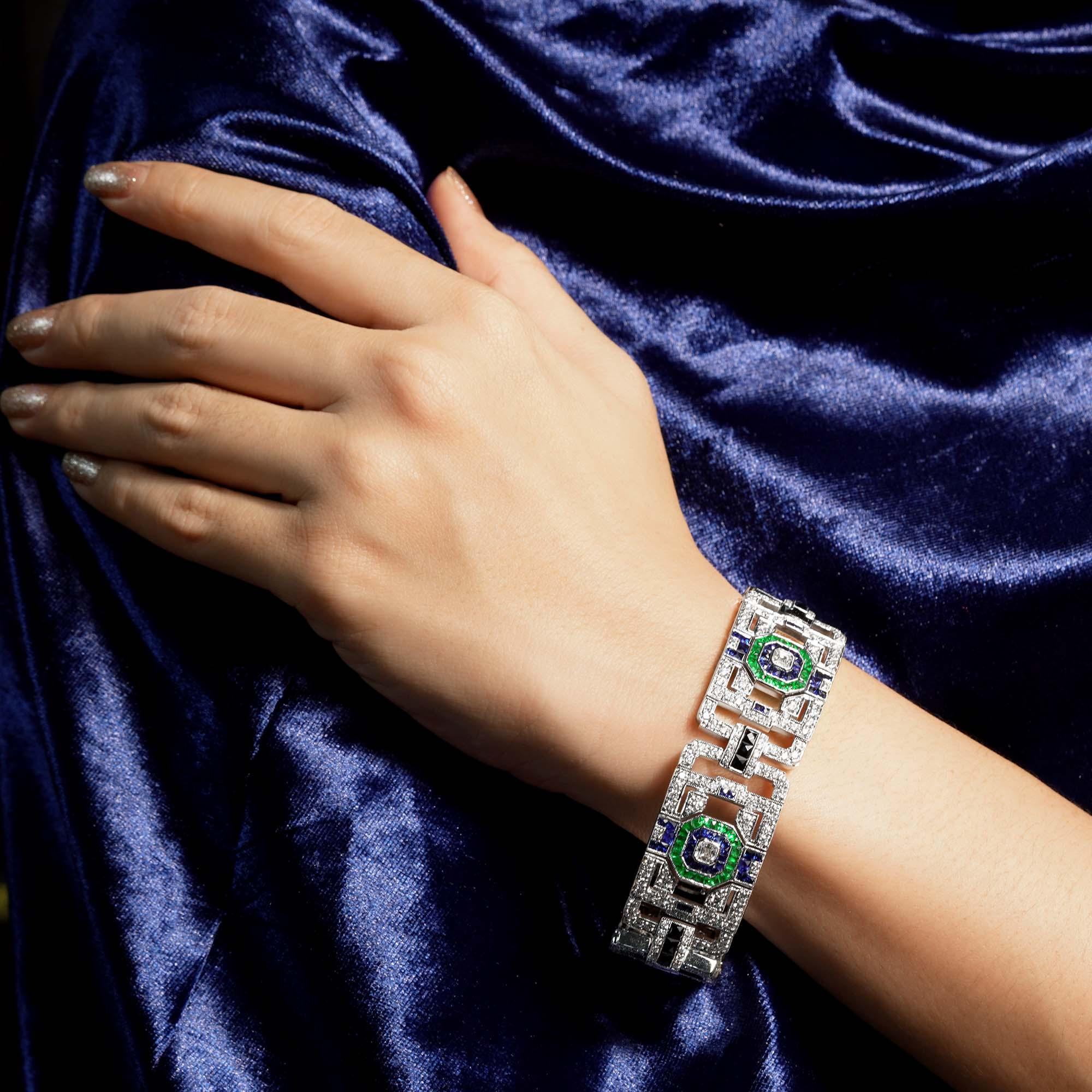 Taglio Asscher Bracciale stile Art Deco con più pietre preziose in oro bianco 18 carati in vendita