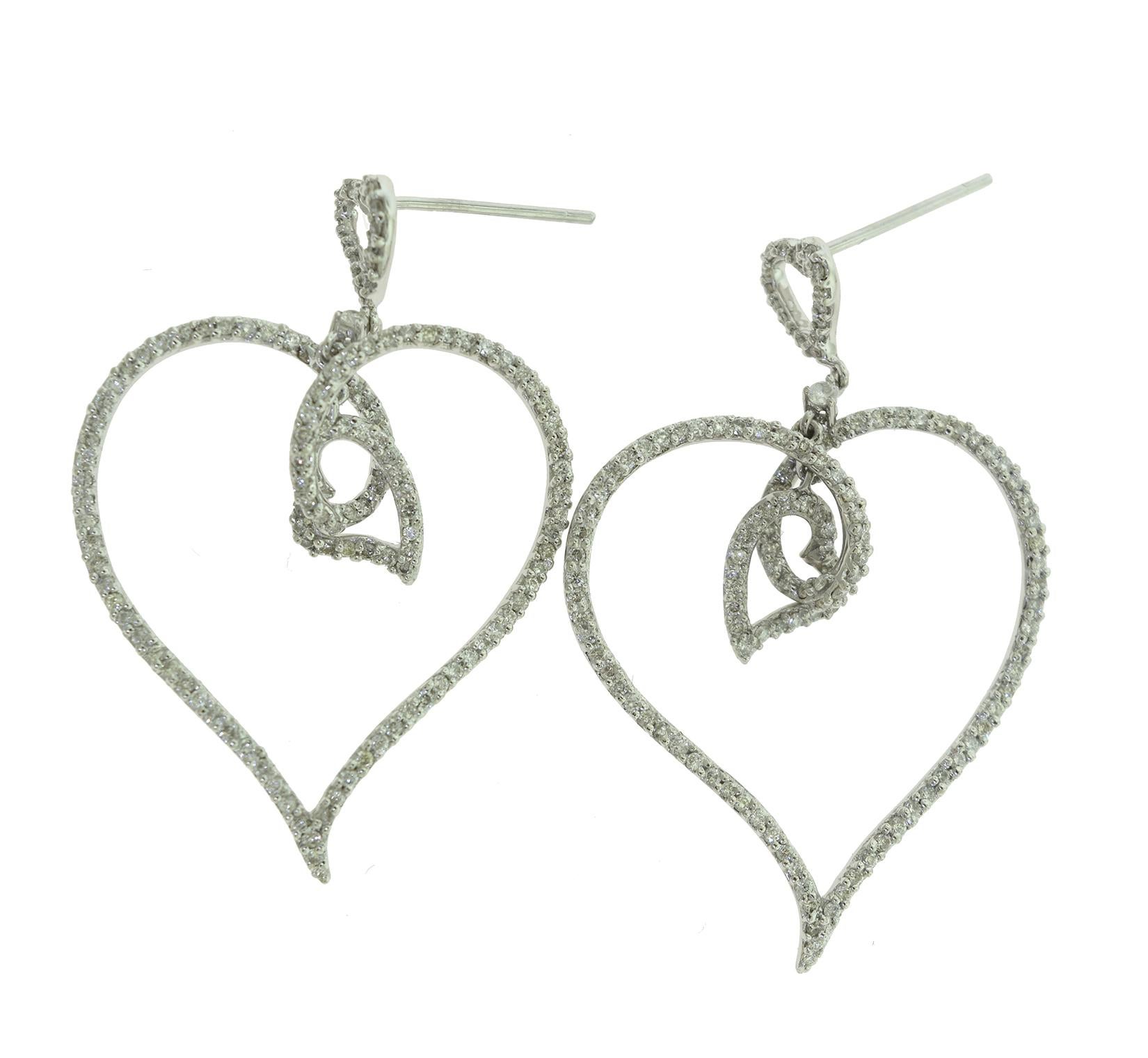 
Style: Heart Dangle Earrings

Metal: White Gold

Stones: 154 Round Diamonds (127 Each Earring)

Diamond Color: G-H

Diamond Clarity: VS

Total Carat Weight: Approx. 1.54 ct 

Total Item Weight (g): 7.0

Earring Dimensions: 44.45 x 25.4 mm

Closure: