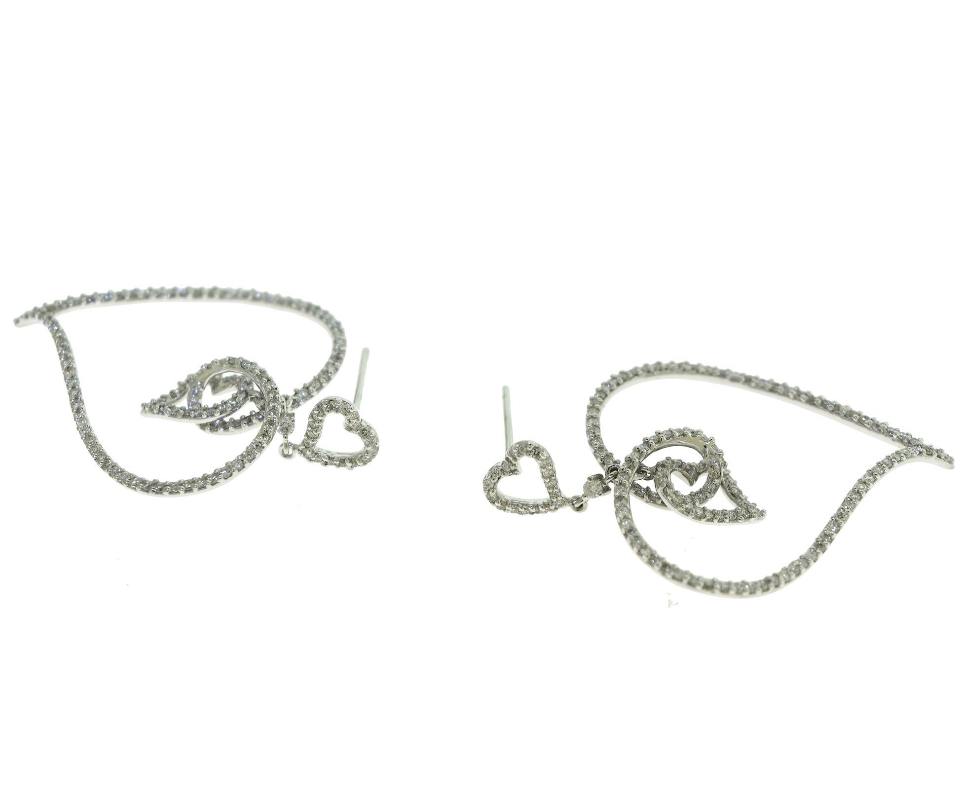 Multi-Heart Diamond in 18 Karat White Gold Dangle Earring in 18 Karat White Gold In Good Condition For Sale In Miami, FL