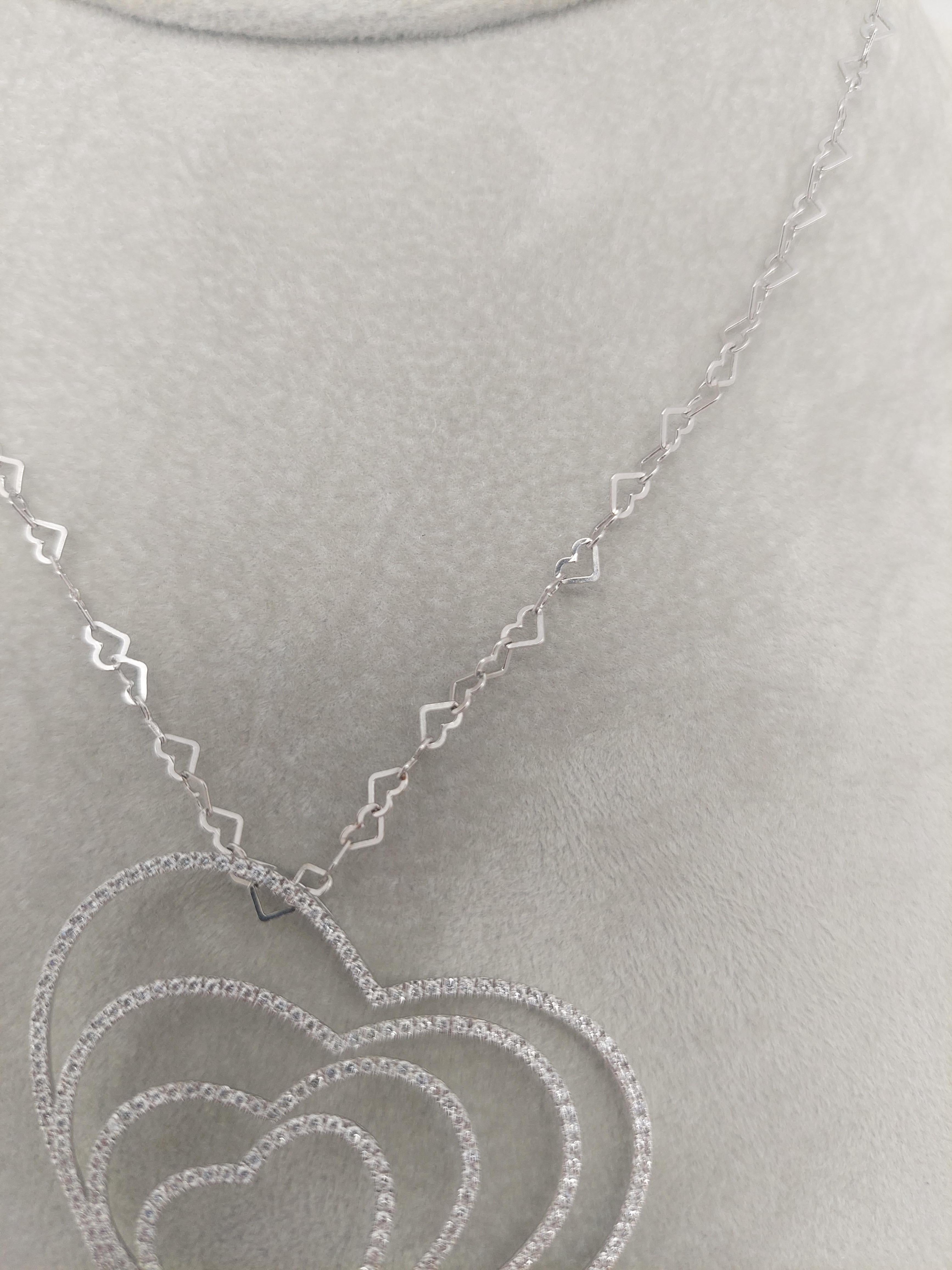 Taglio rotondo Collana con diamanti a più cuori in vendita