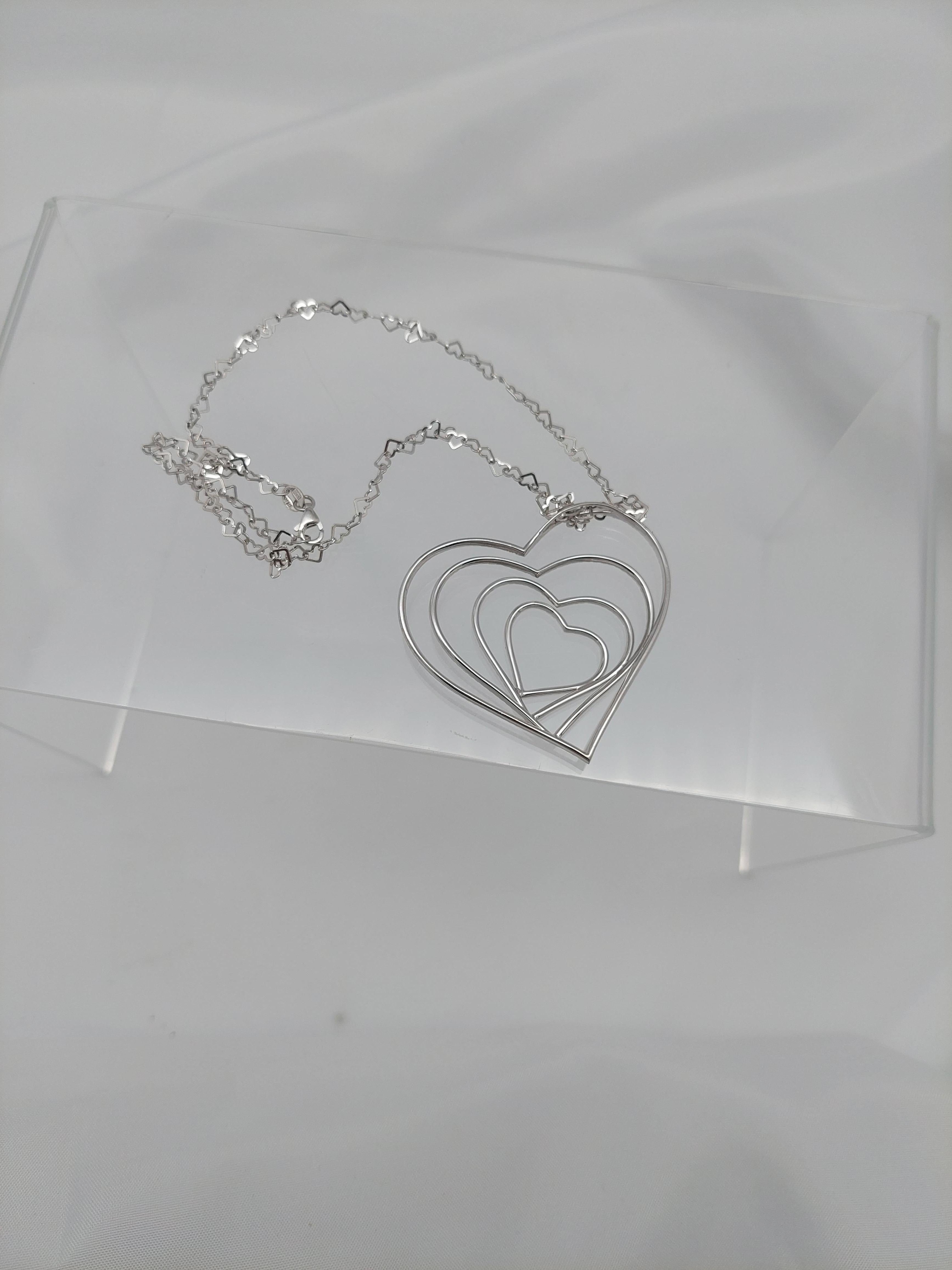Collana con diamanti a più cuori In condizioni Nuovo in vendita a Vero Beach, FL