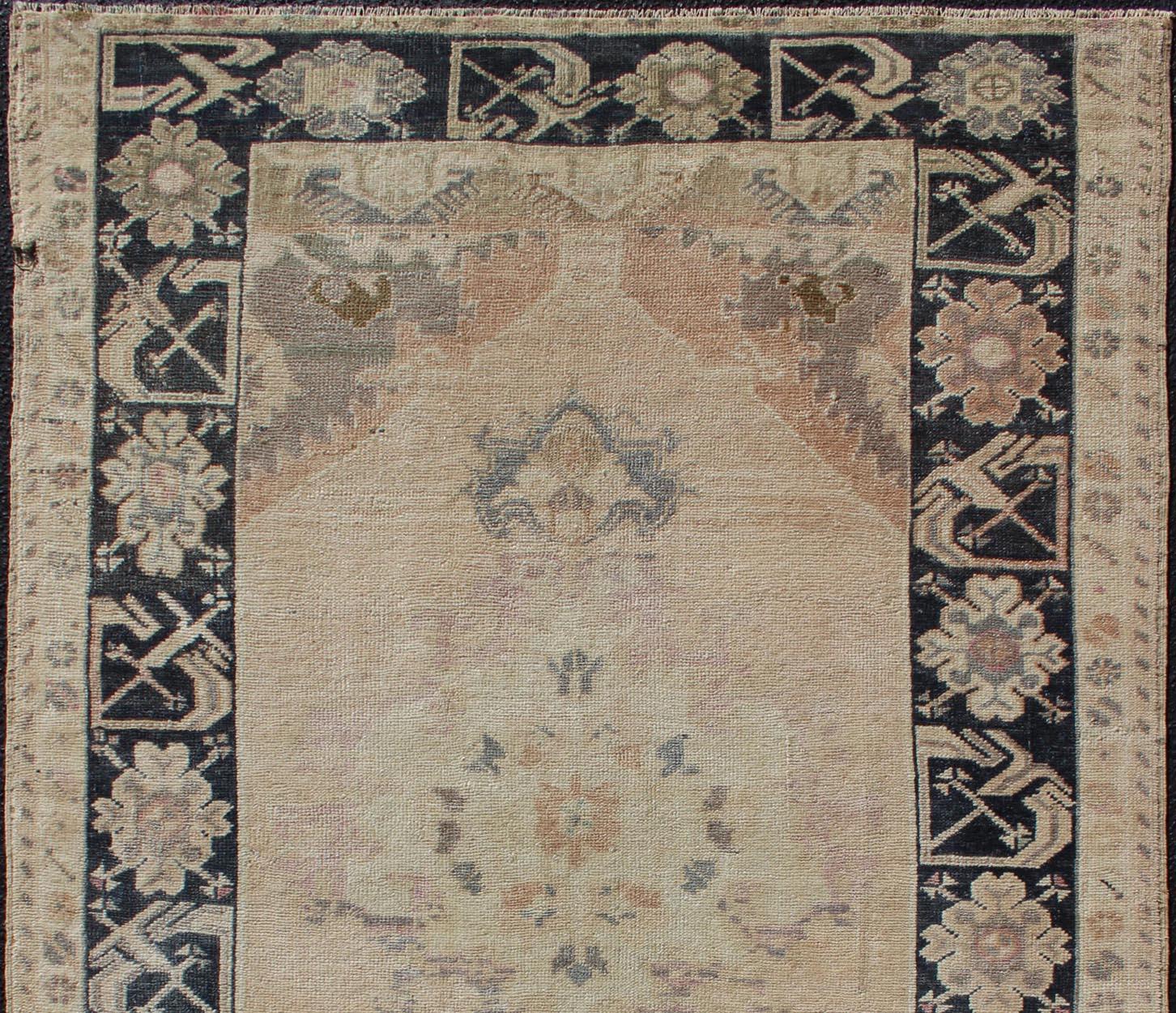 Multi-Layered Medallion Vintage Turkish Oushak Rug in Cream and Midnight Blue In Good Condition For Sale In Atlanta, GA
