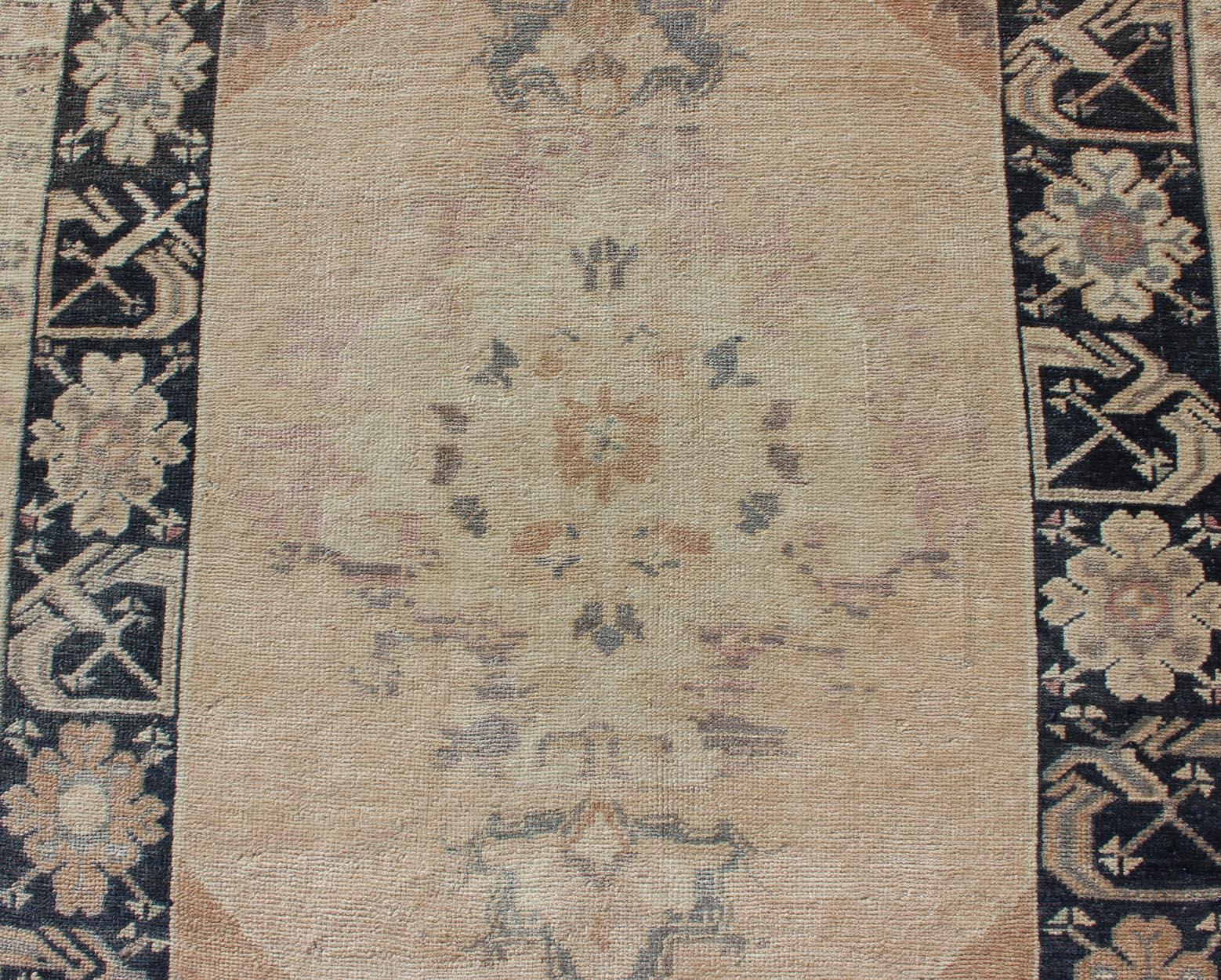 Multi-Layered Medallion Vintage Turkish Oushak Rug in Cream and Midnight Blue For Sale 2
