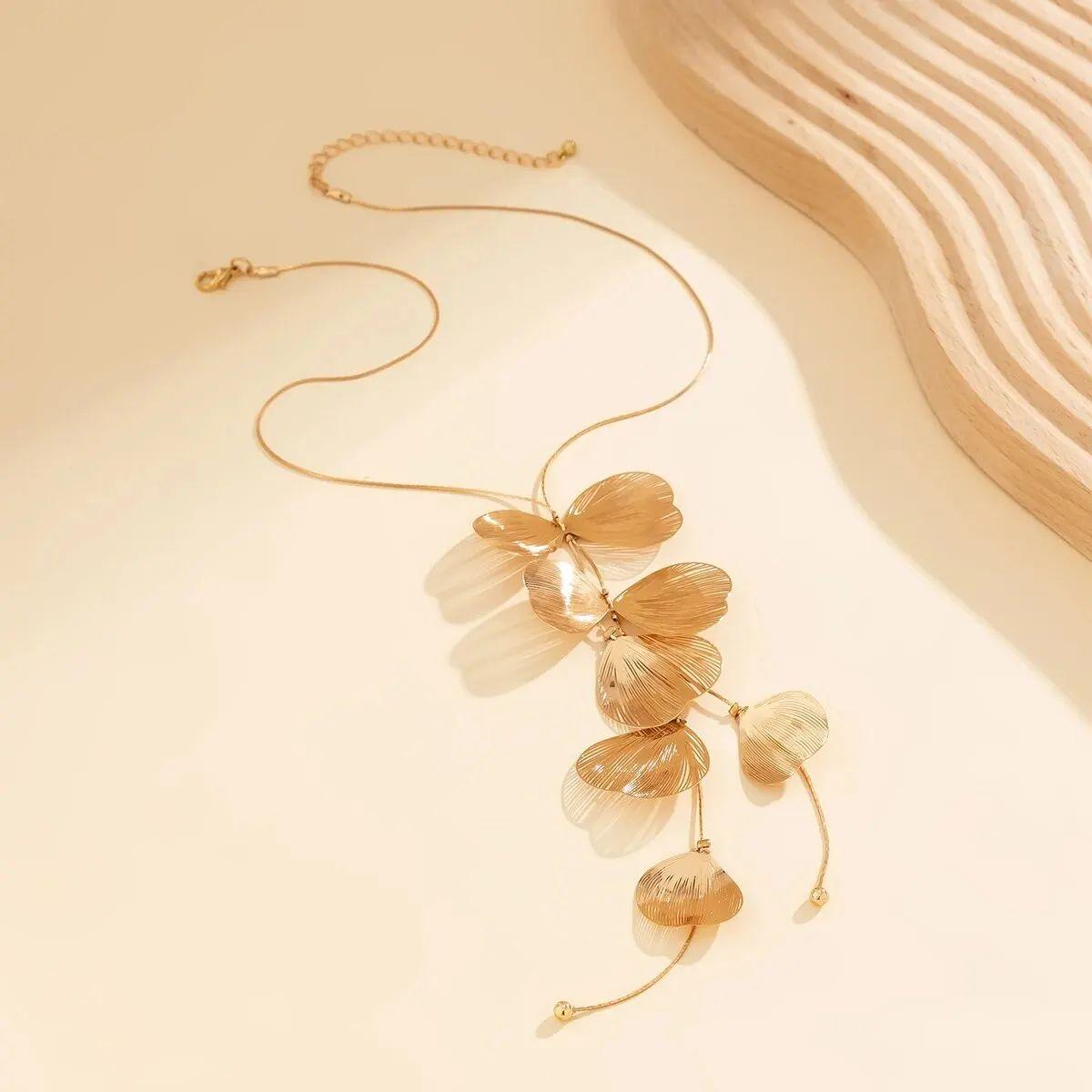 Multi Leaf Design Gold on Copper Drop Statement Vintage Pendant Necklace For Sale 1