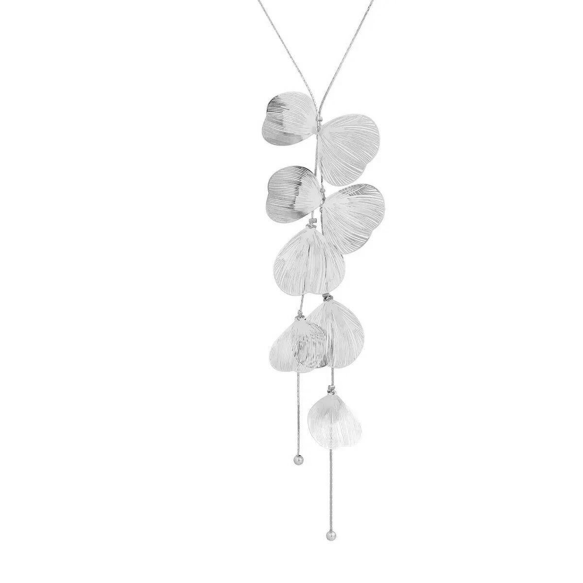 Semplicemente bello! Collana con ciondolo vintage a forma di foglia multipla in rame e tonalità argento. Questa collana versatile è così facile da indossare. Montatura artigianale in rame argentato di alta qualità, che aggiunge un tocco di eleganza