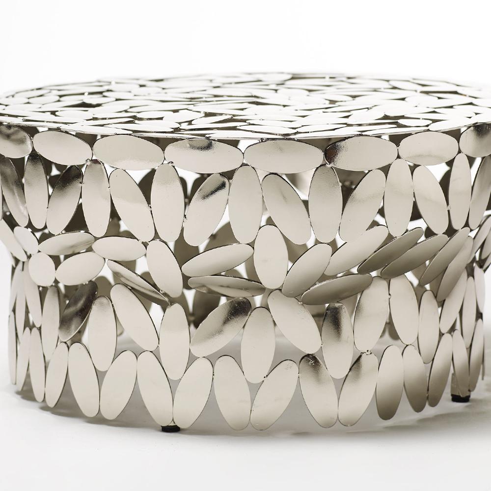 Table basse multi-feuilles Steele en acier en acier en acier en acier en acier en acier en acier en acier en acier en acier en acier en acier en acier en acier en acier en acier en acier en acier en acier en acier en acier 
finition argentée.