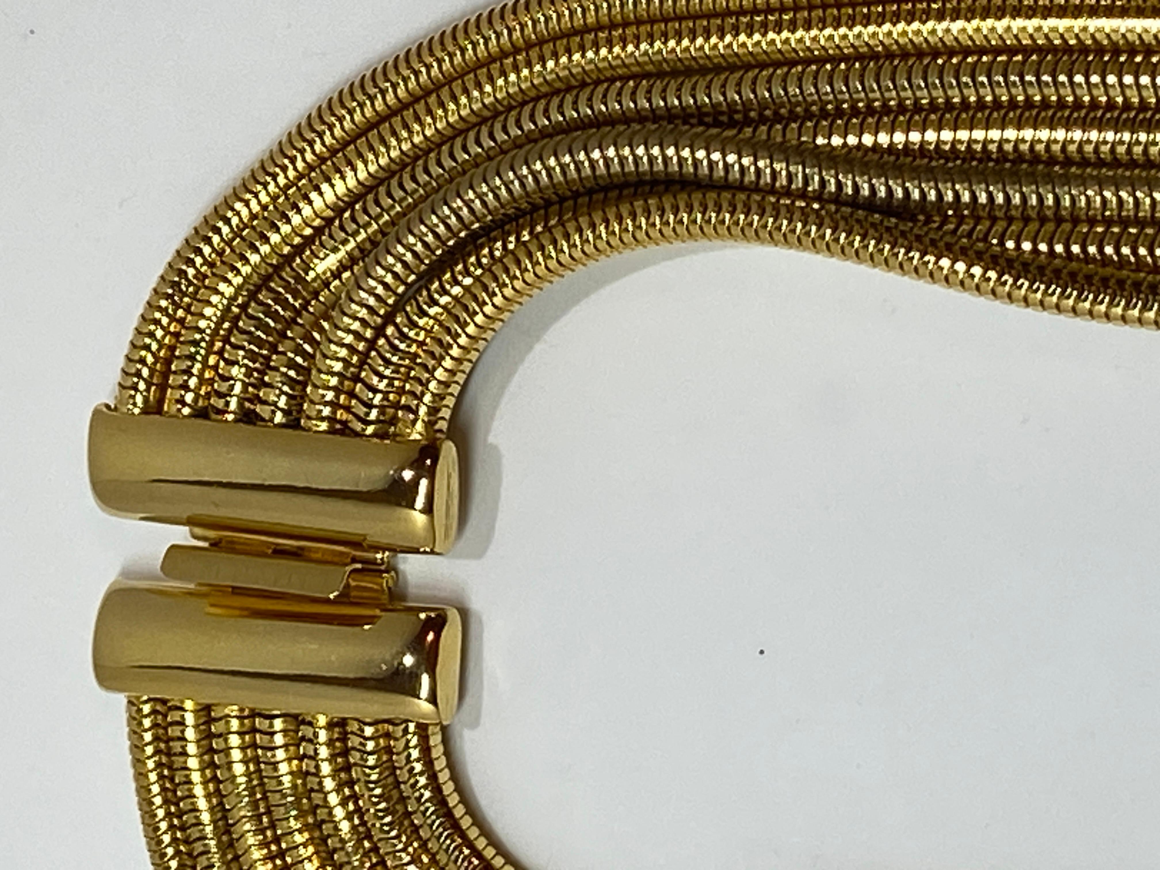 Mehrgliedrige glatte Schlangenglieder-Halskette mit polierten Goldbeschlägen im Zustand „Gut“ im Angebot in New York, NY