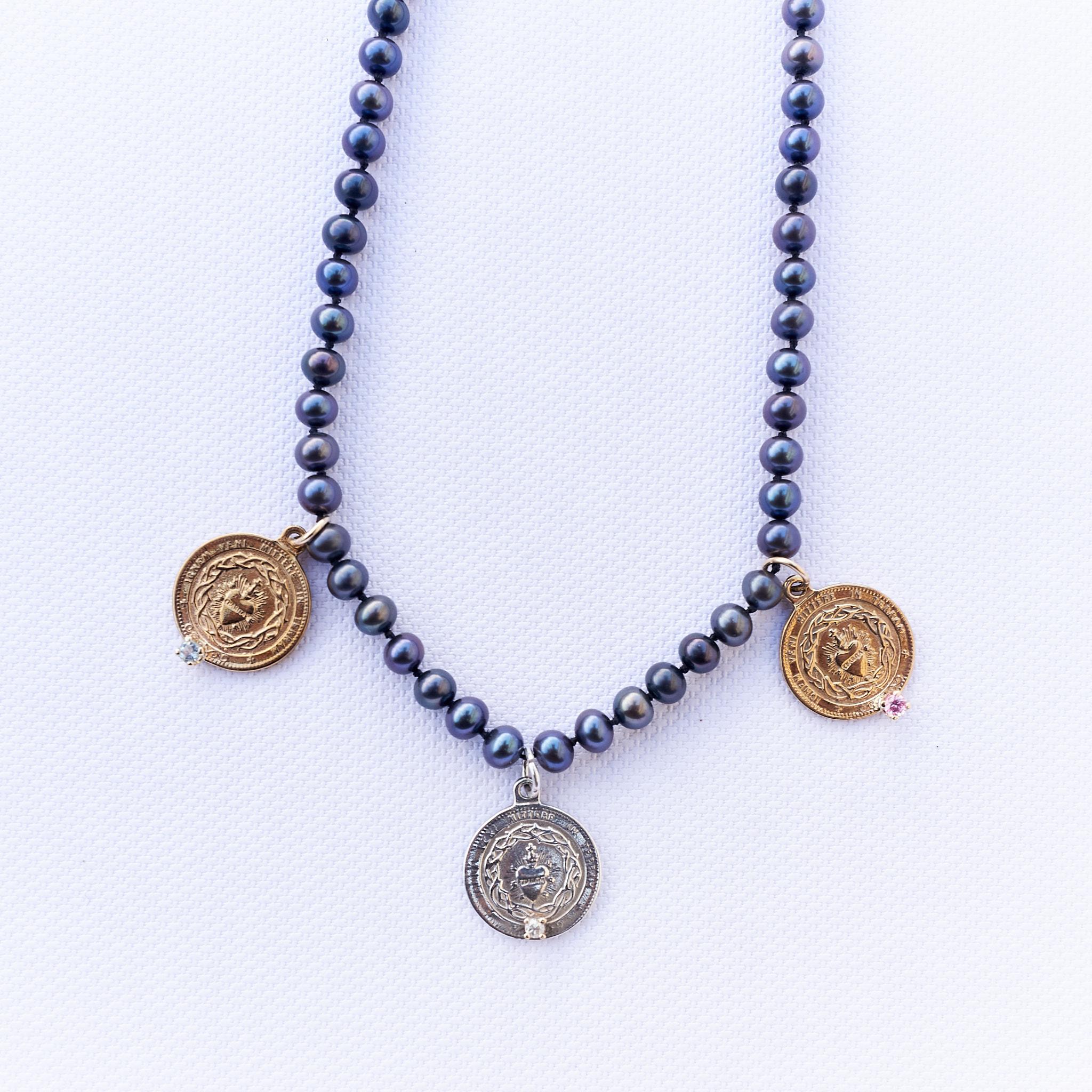 Mehrfache Medaillon-Halskette mit Saphir-Aquamarin-Schwarzer Perle Silber Bronze (Brillantschliff) im Angebot