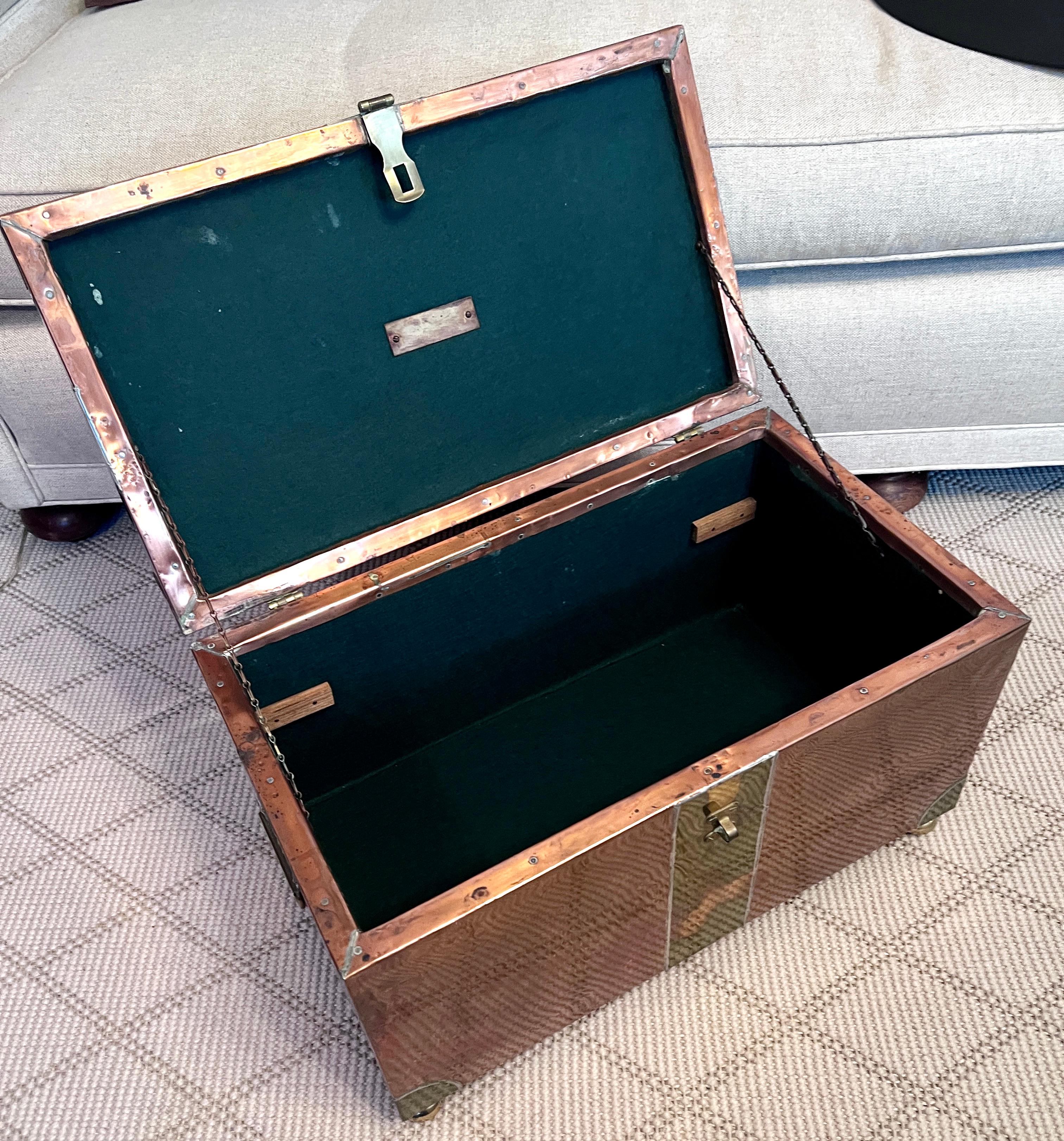 Multi Metal Brass and Copper Brutalist Style Hand made Hinged Box with Bun Feet For Sale 7