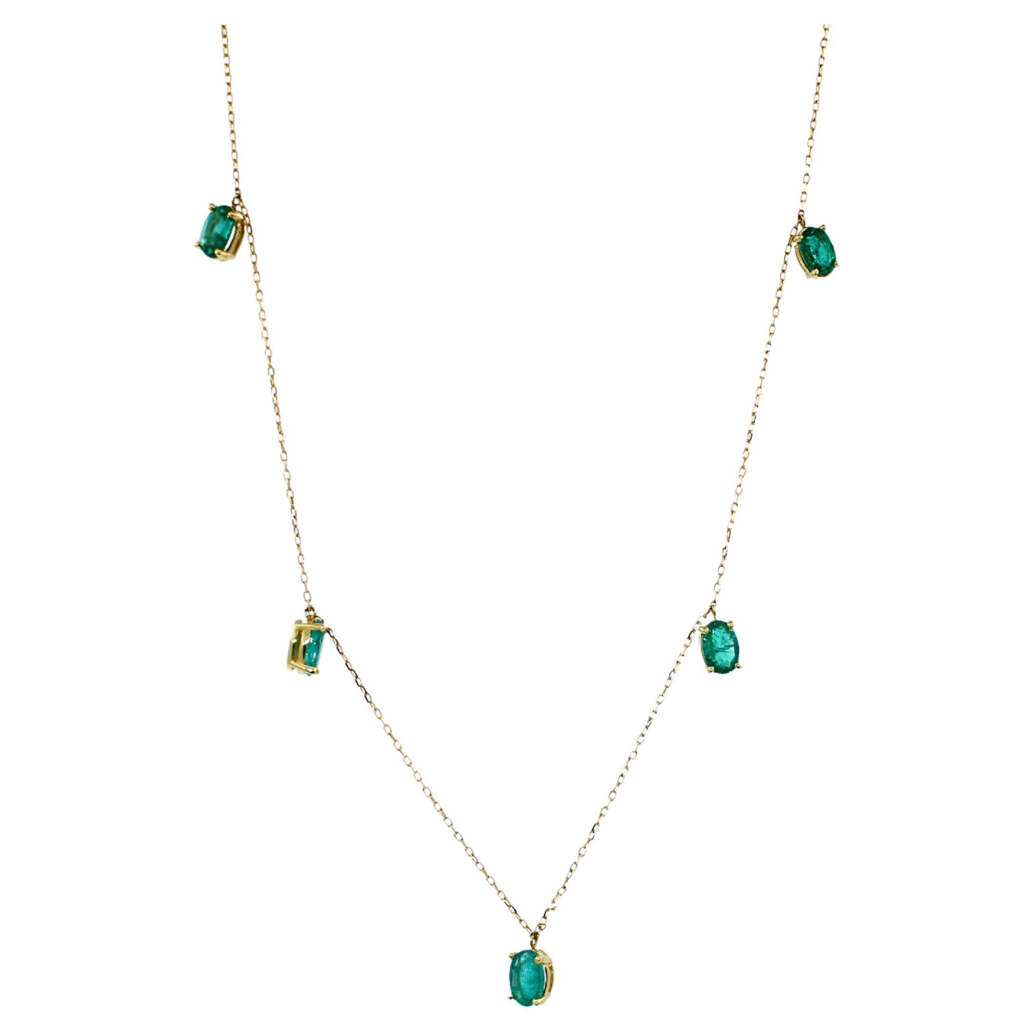 Mehr ovale Tropfenförmige Smaragd-Halskette aus 14 Karat Gelbgold mit Kette (Moderne) im Angebot