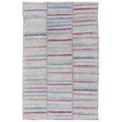 Tapis turc à tissage plat à plusieurs panneaux vintage en rose, bleu, vert et crème