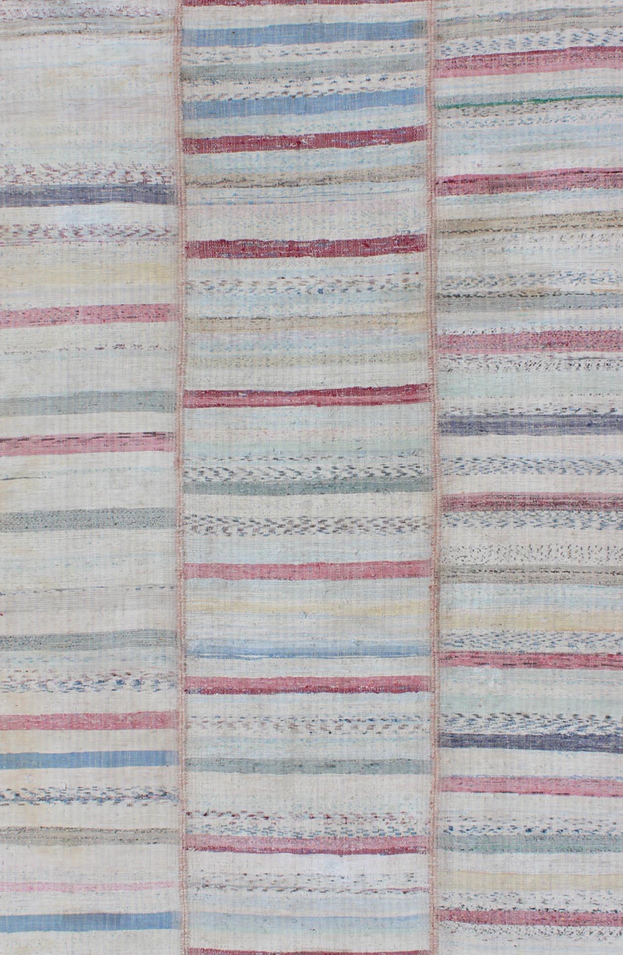 Mehrteiliger türkischer Flachgewebe-Teppich in Rosa, Blau, Grün und Creme (Kelim) im Angebot