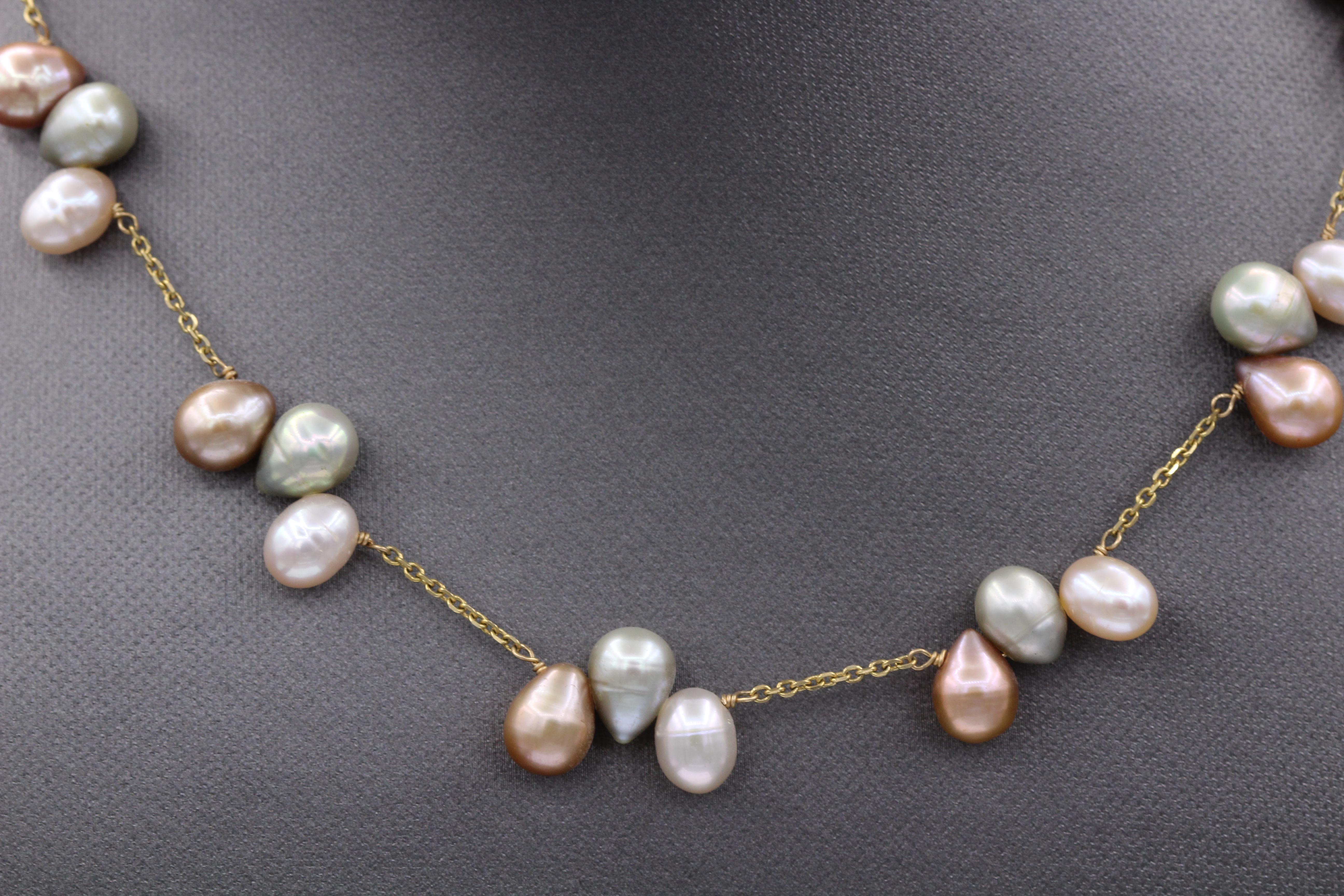 Mehrperlenkette 14 Karat Gelbgold Mehrfarbige Perlen Perlen in Goldkette Damen im Angebot