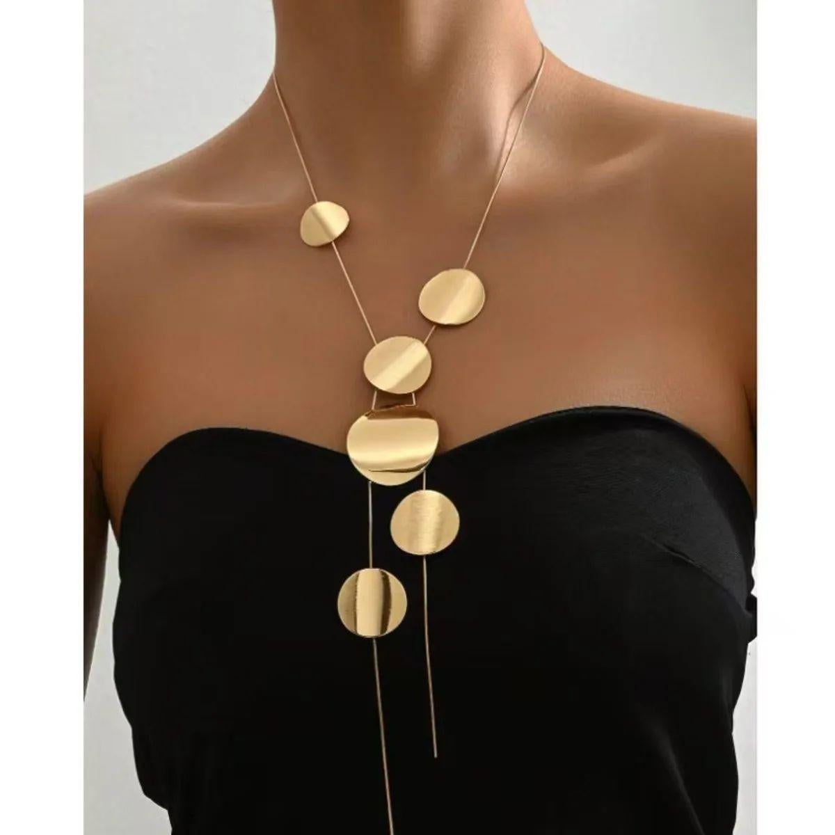 Multi Round Disc Gold Tone Copper Statement Vintage Drop Pendant Necklace In Excellent Condition For Sale In Montreal, QC