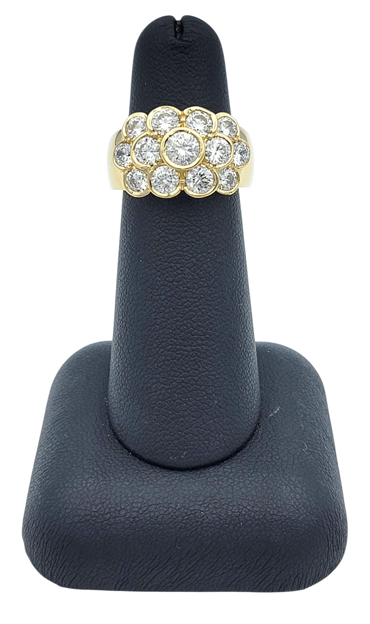 Bague en or jaune 14 carats à plusieurs rangs de diamants ronds sertis d'un chaton en vente 5